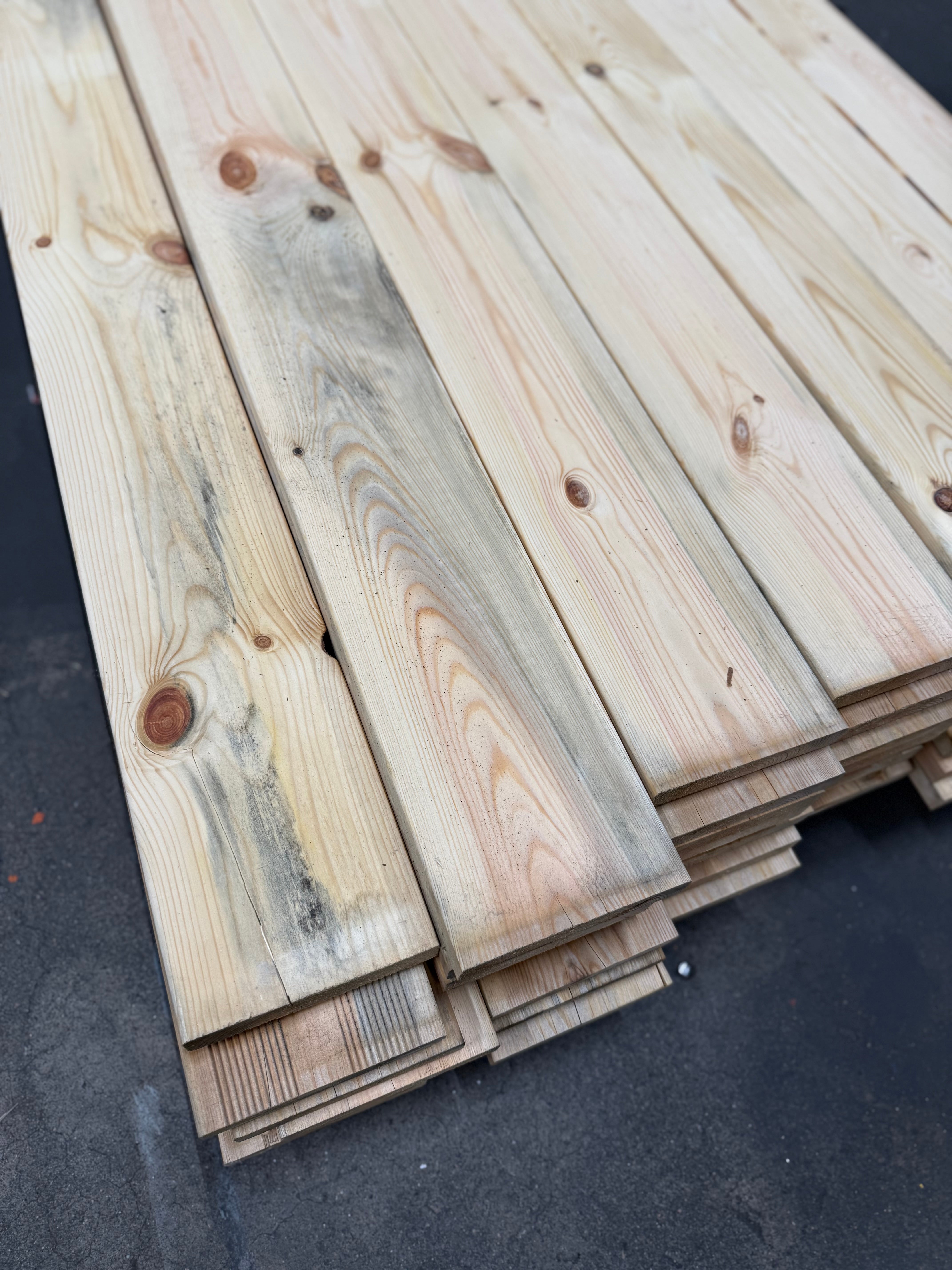 Paket Hyvlade Rillade Brädor 27x145mm (Furu) B- sortering