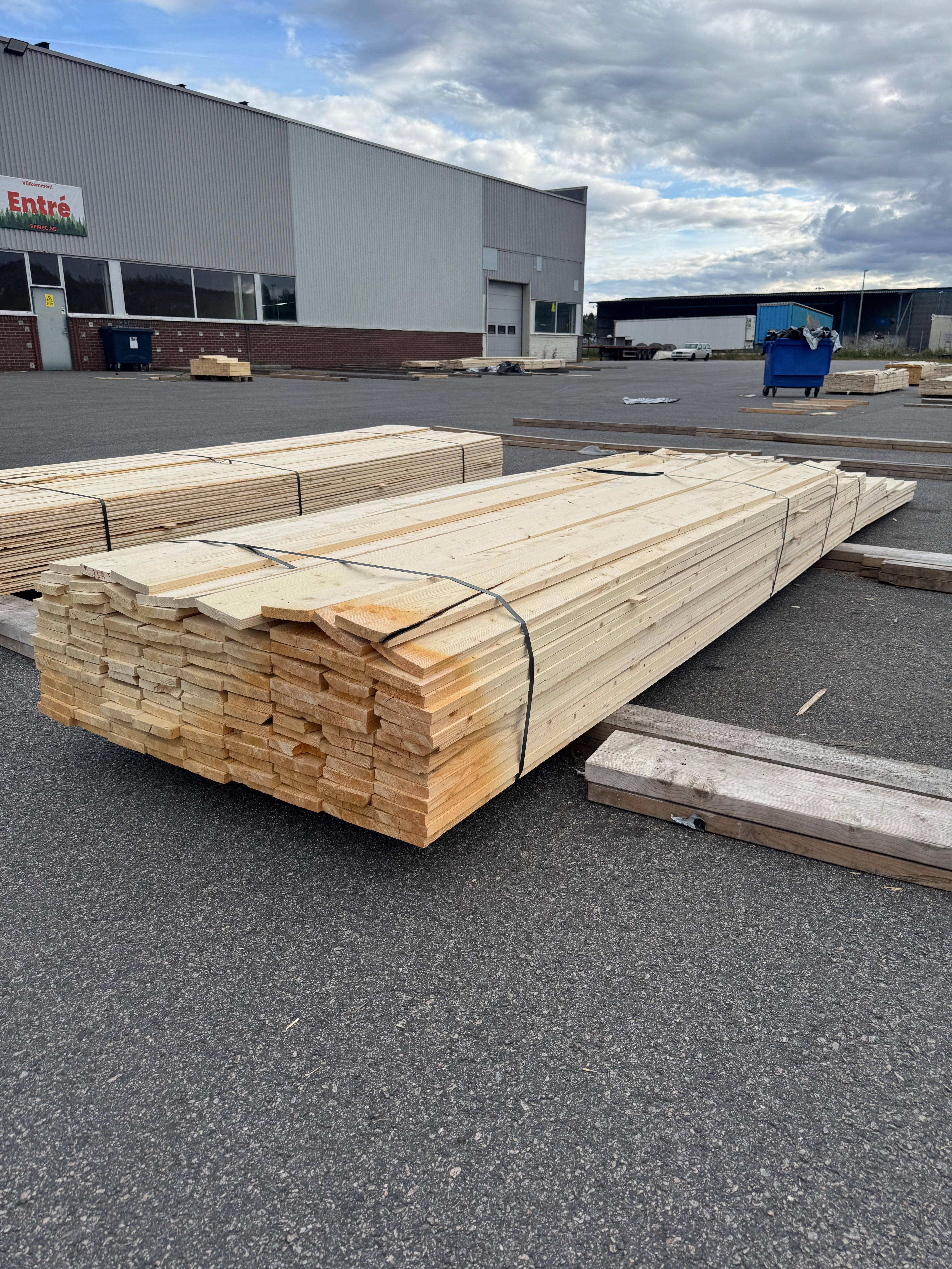 Paket Finsågad Panel 22x120mm 137st 2.99–5.40m – Andra sortering