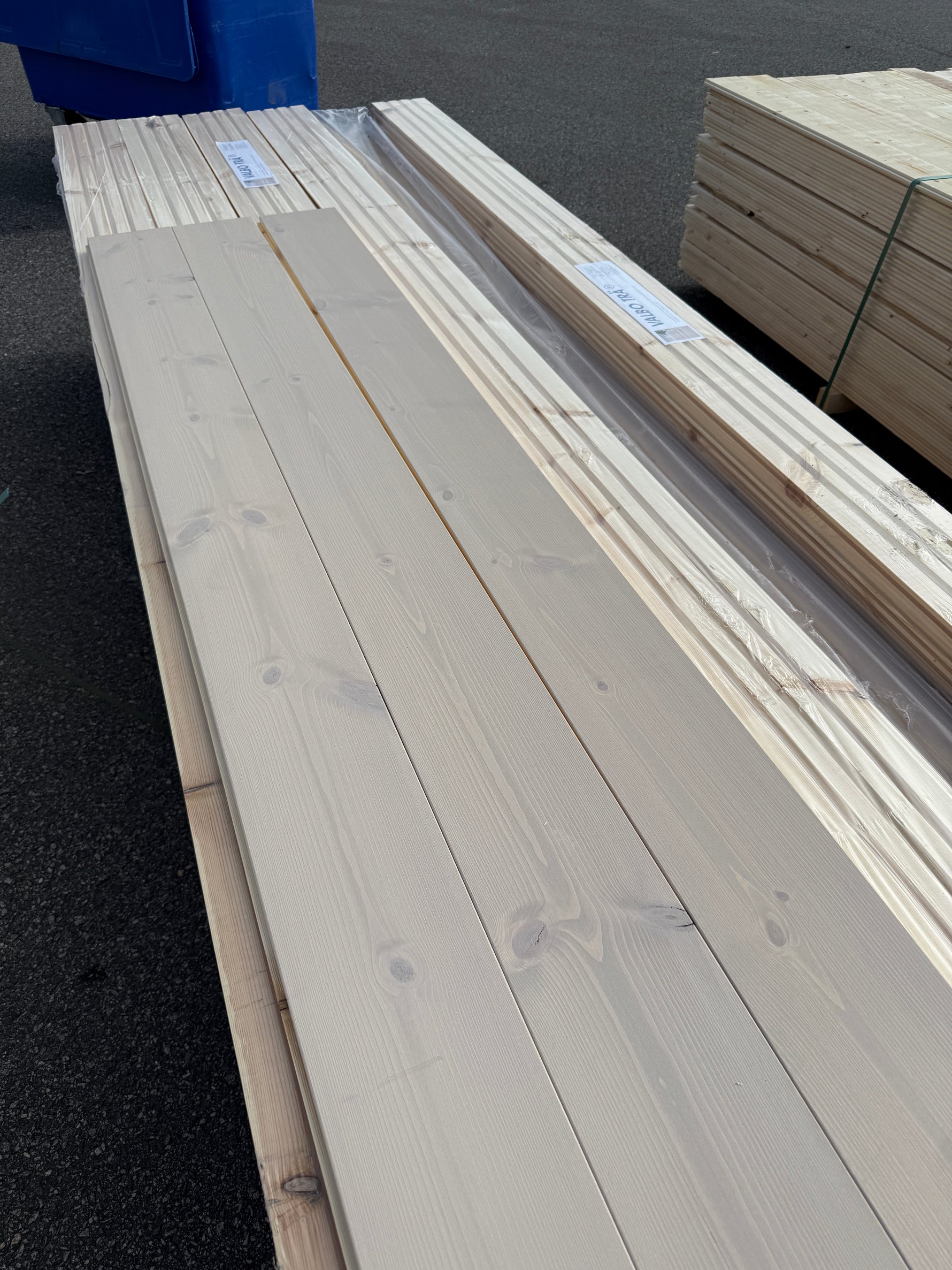 Parti Massivt Furugolv Borstad Ljusgrå Ekonomi 25x160 mm – 51,92 m²