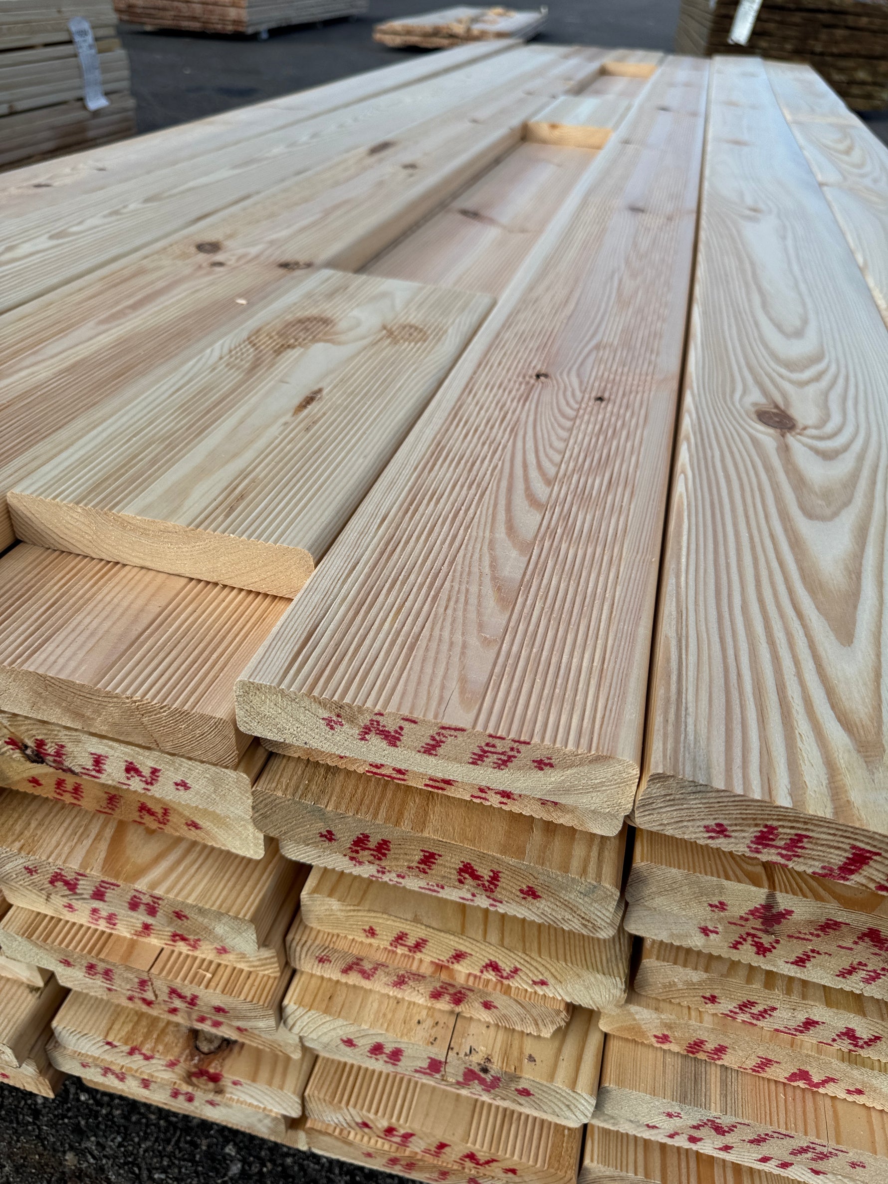 Paket Hyvlad 28x145 – 84st – 3.00–3.30 m – ANDRASORTERING