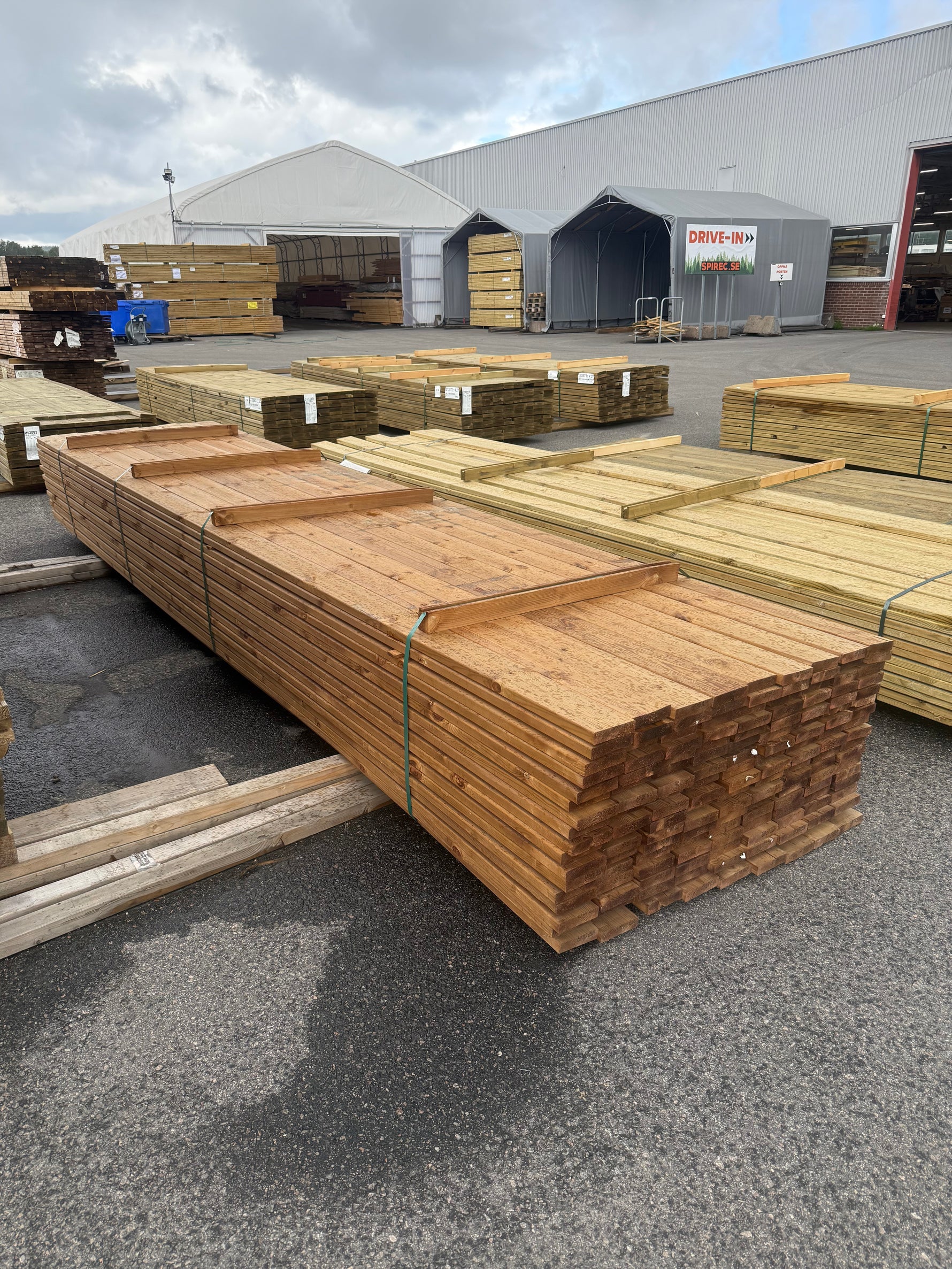 Paket Brunimpregnerad Trall 28x120mm 4.80m 153st Andra- sortering