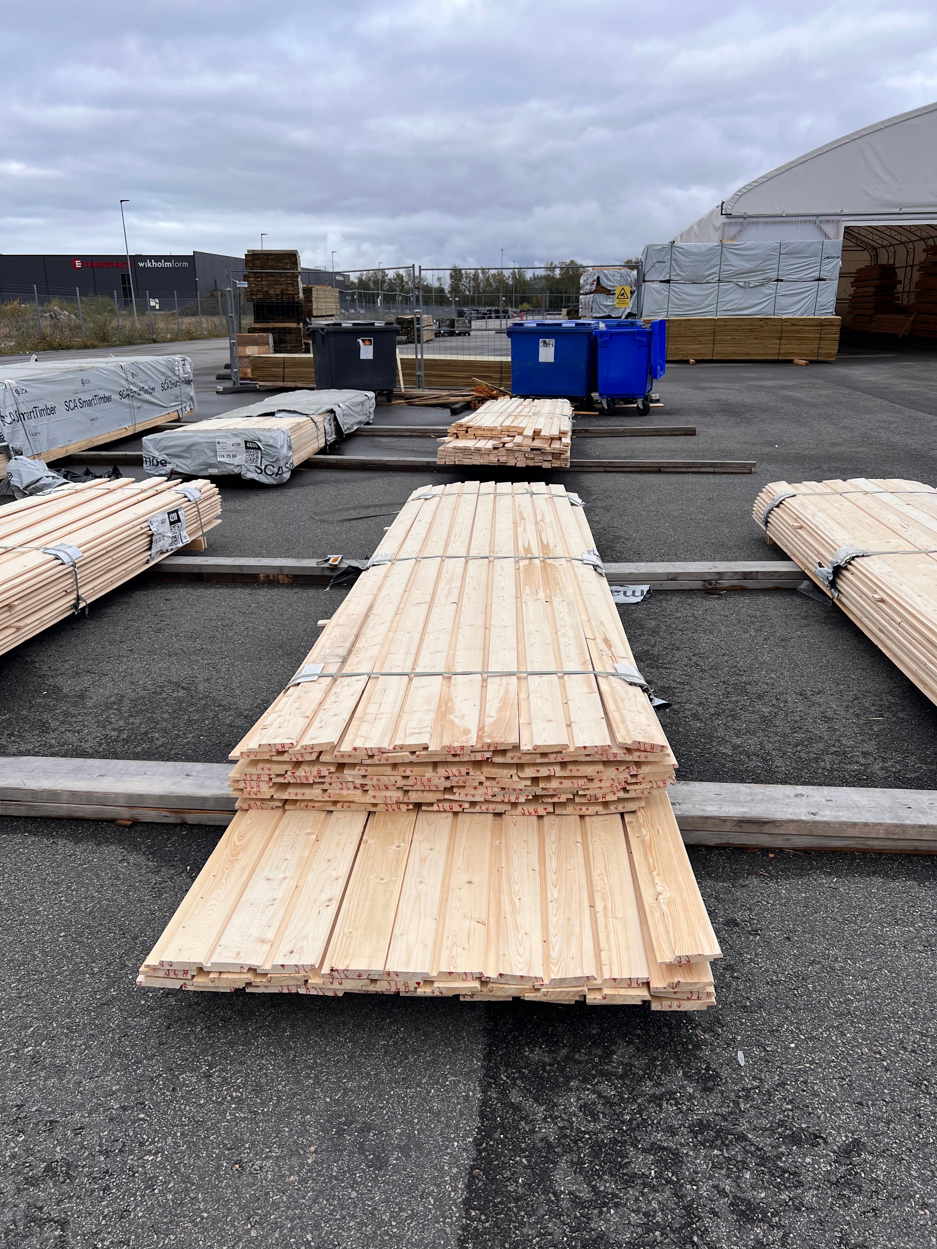 Paket Falsad Spårpanel 22x120mm 101st 3.60–4.20m, B-sort