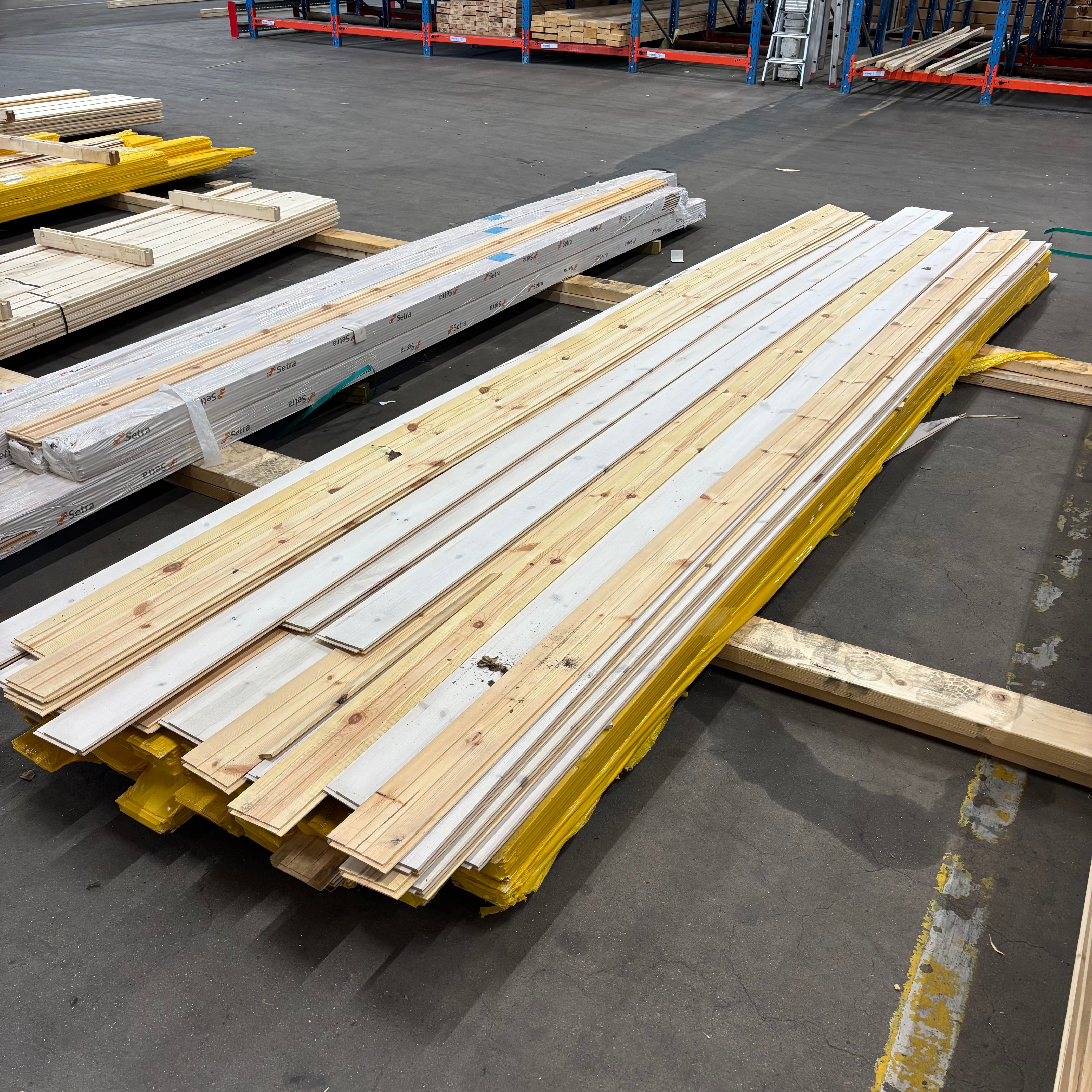 Paket Spårpanel 13x120mm – 135 st (4,40 m, furu, vitlasyr + lack)