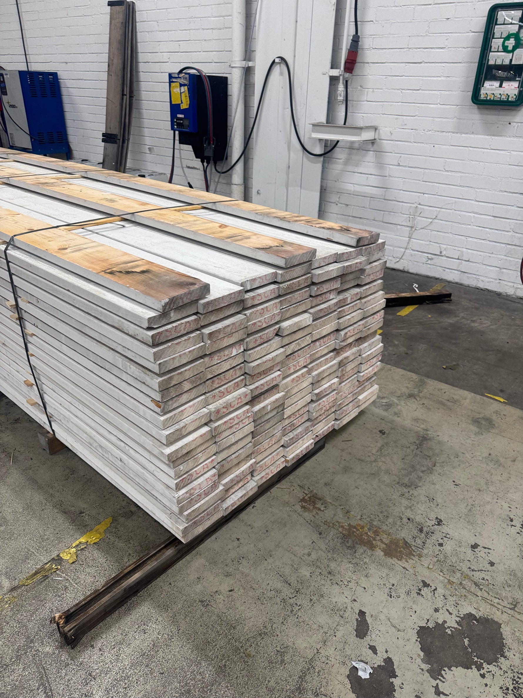 Paket Finsågad Panel 28x145mm- 4.20m, 129st vit/ljusgrå - Spirec