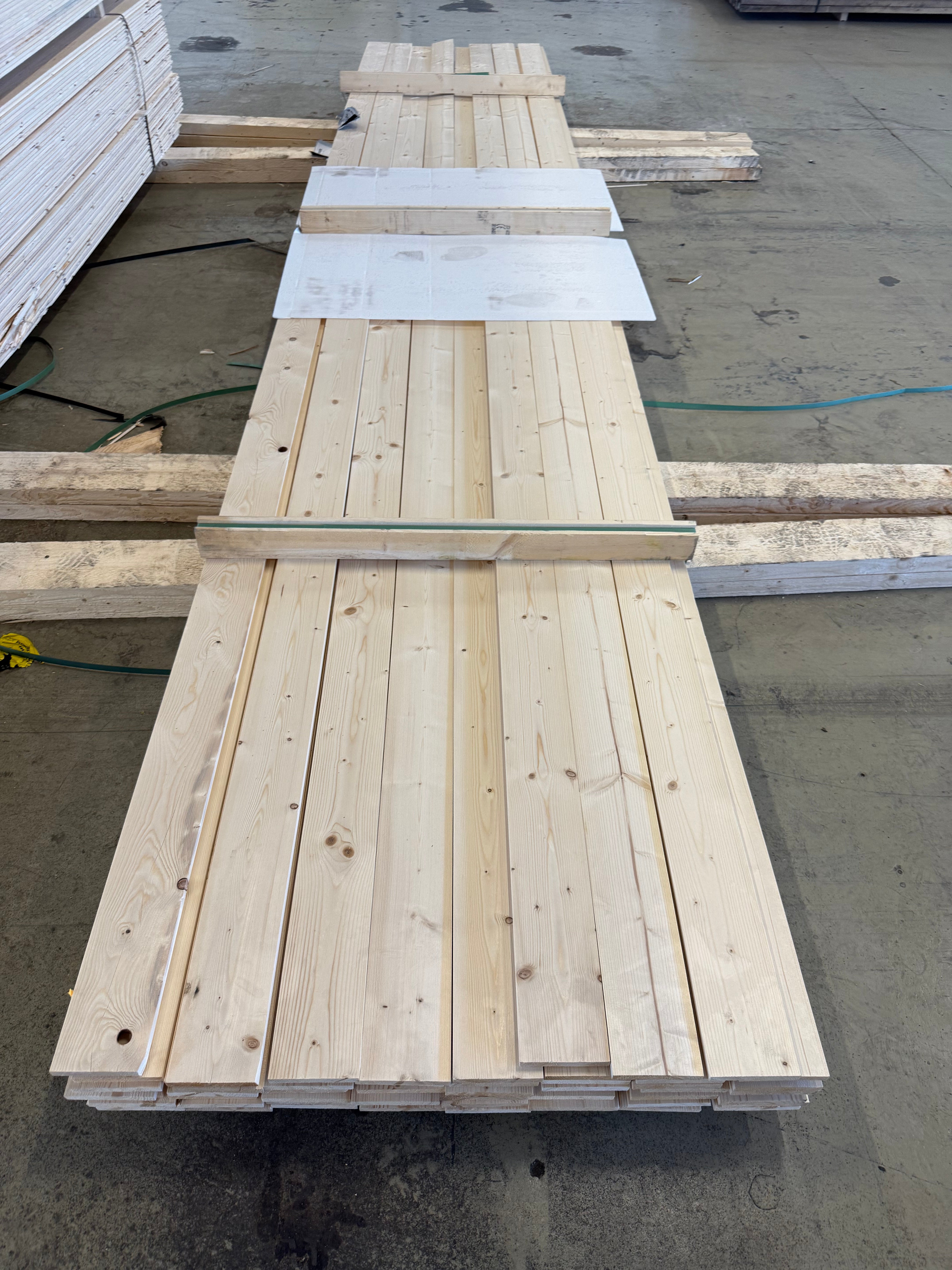 Paket Hyvlade Brädor 15x120 mm – 5,40 m – 53 st