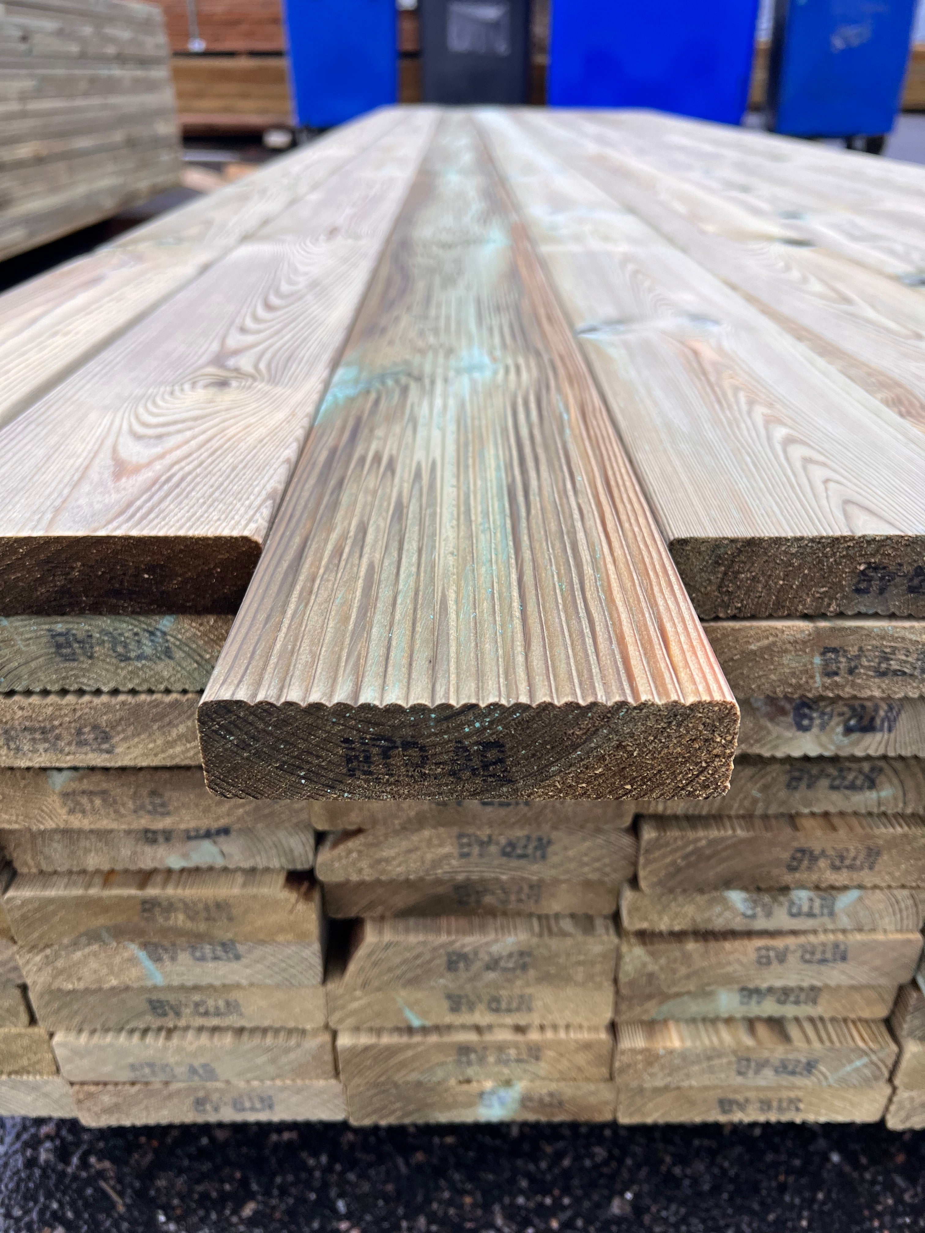 Rillad Trall Tryckimpregnerad 28x120mm – (4,20 m, Furu, B-sortering)