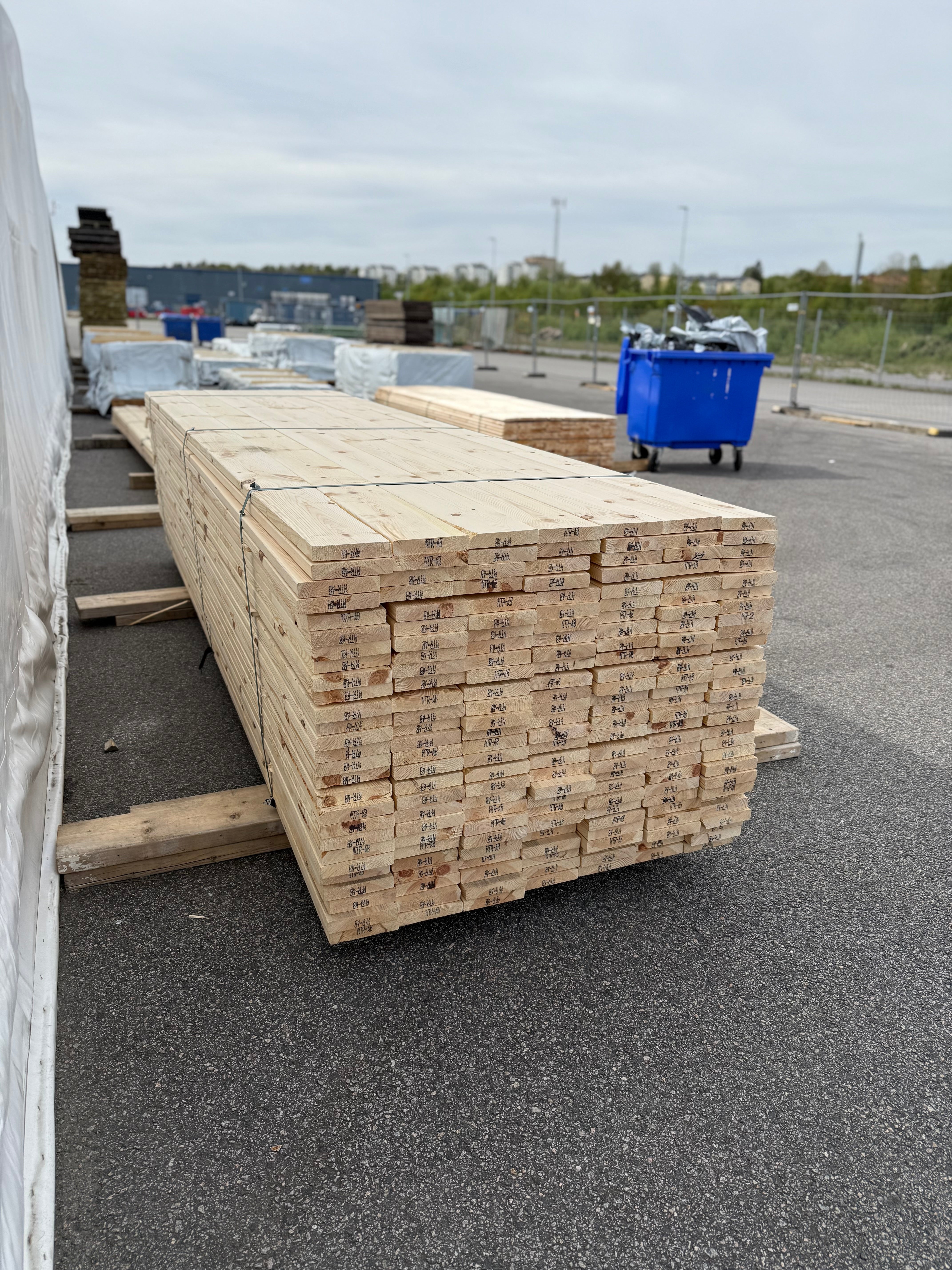 Hyvlad 27x145mm – Obehandlad Furu (Andrasortering)