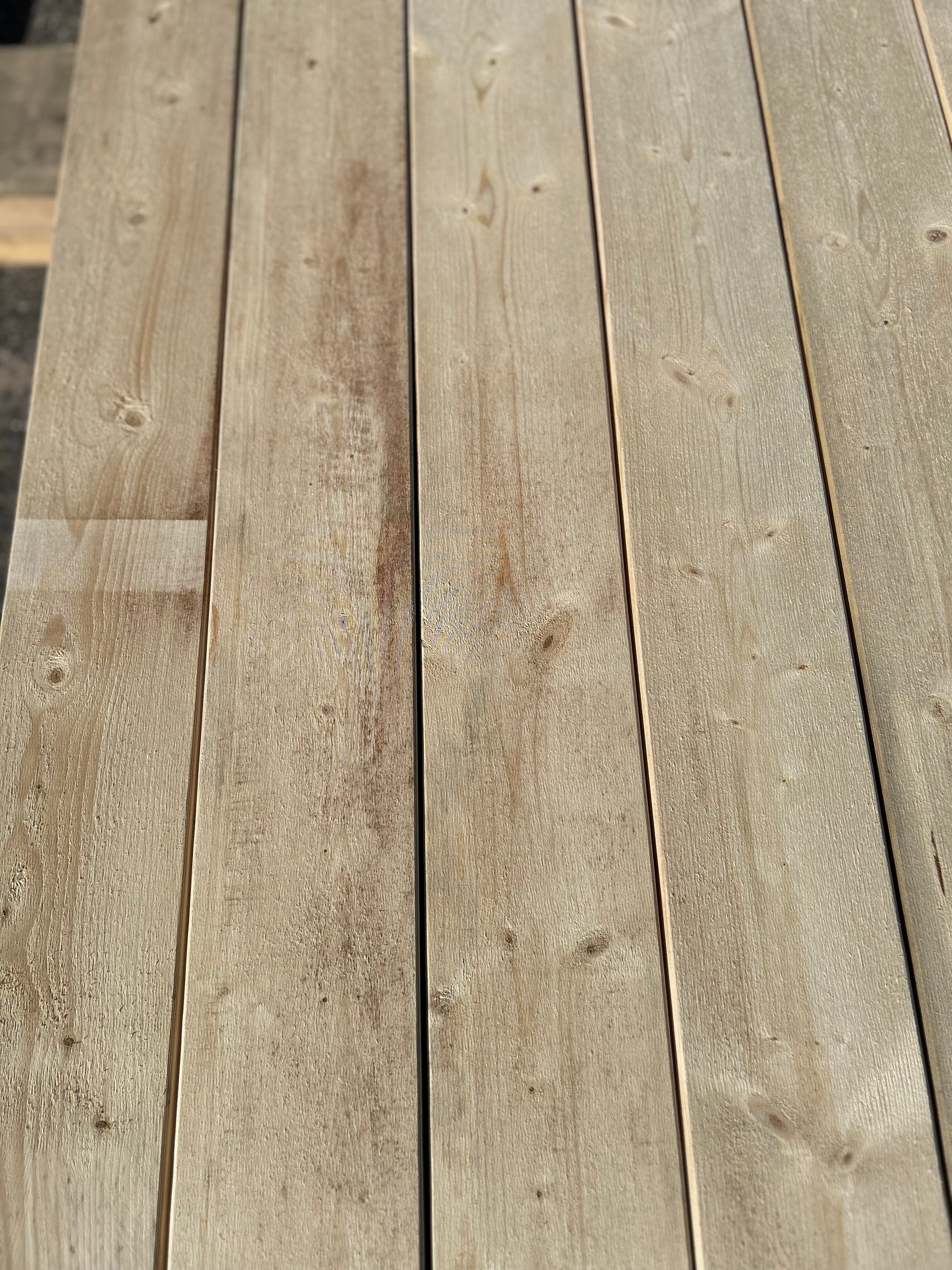 Paket Finsågade Brädor 22x120mm, 54st 4.20m- Fuktskadat