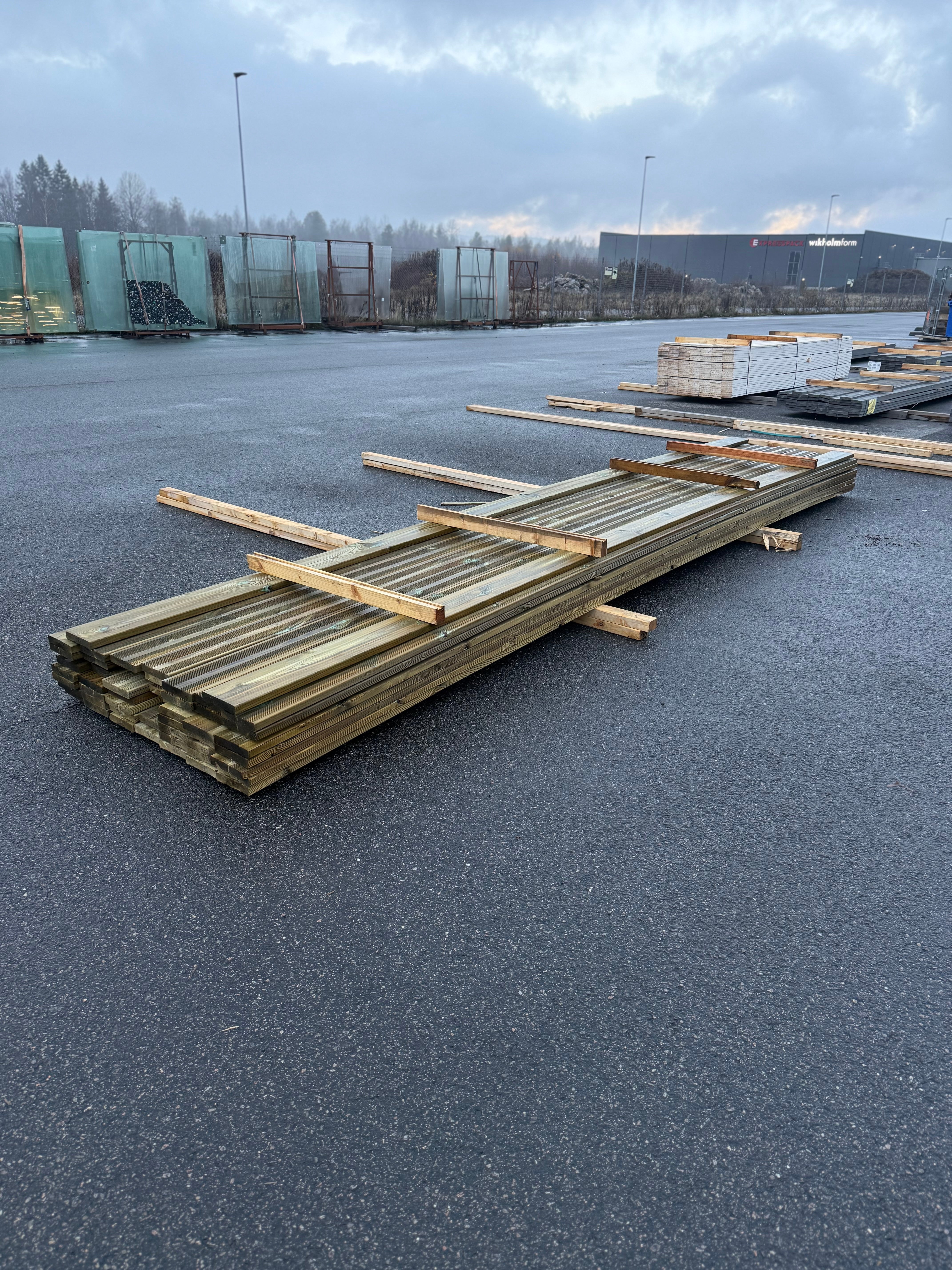 Paket Rillad Tryckimpregnerad Bräda 27x145 mm – 51 st (5,40 m)