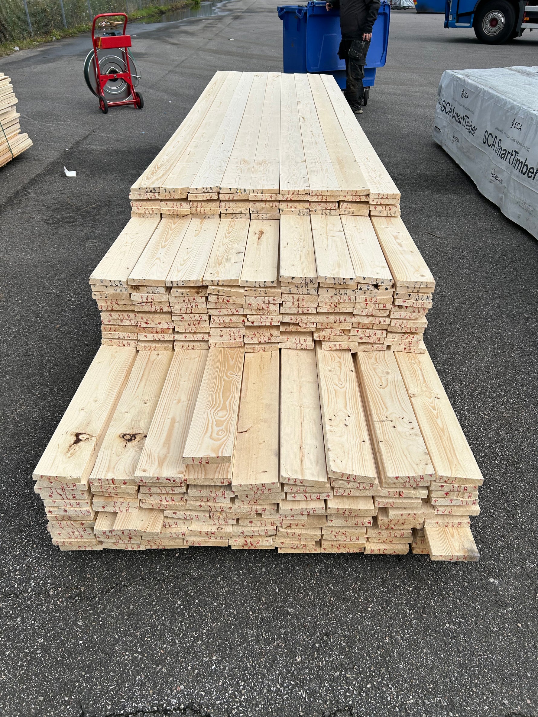 Parti Finsågade Brädor 22x120 mm – 3.60–4.80 m (Andra sortering)