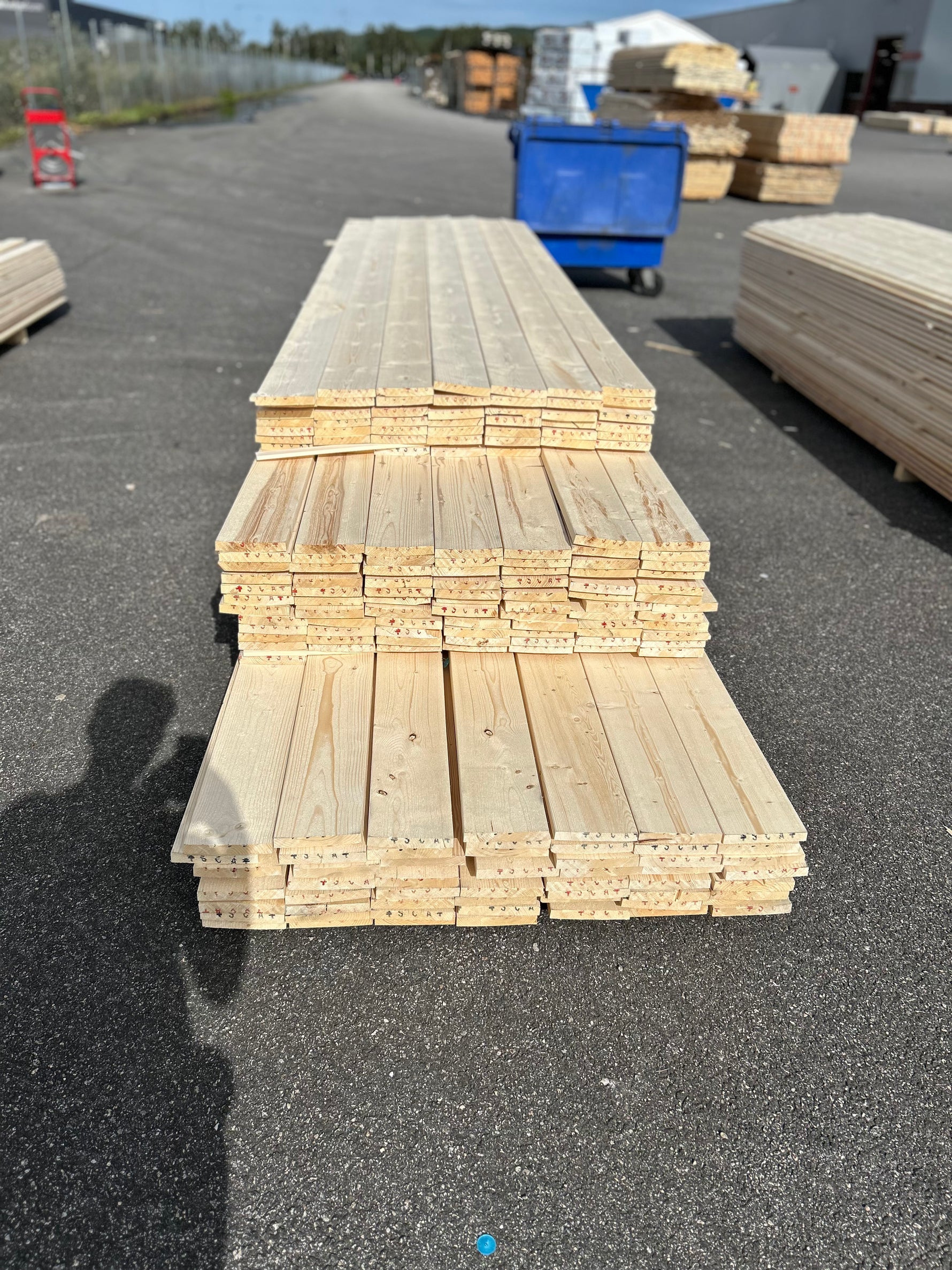 Parti Finsågade Brädor 22x145 mm – 3,60–4,80 m (Andra sortering)