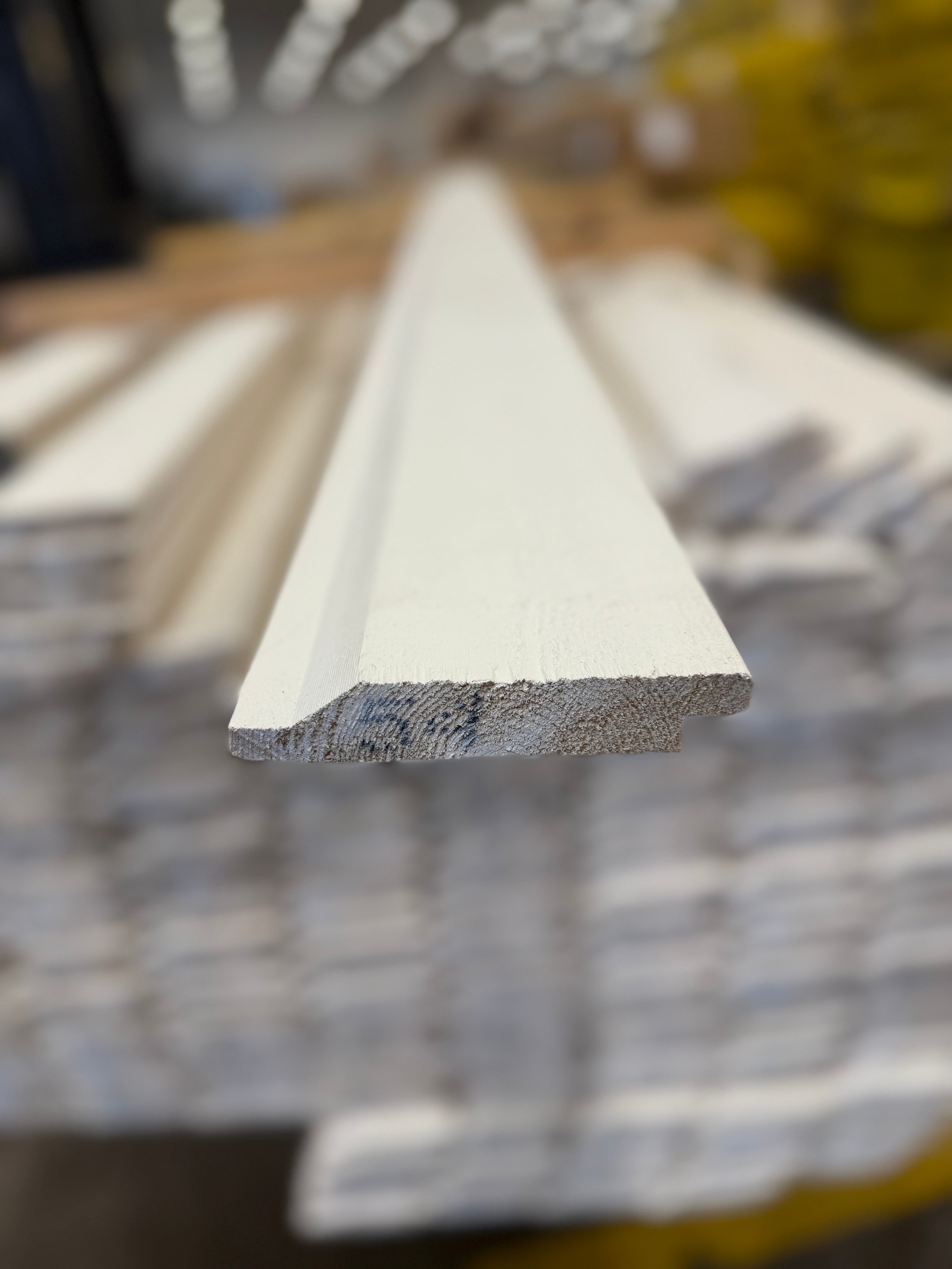 Paket Ytterpanel Enkelfas Halvspont 22x120mm – 164 st (4,80–5,40 m, gran, vitmålad)