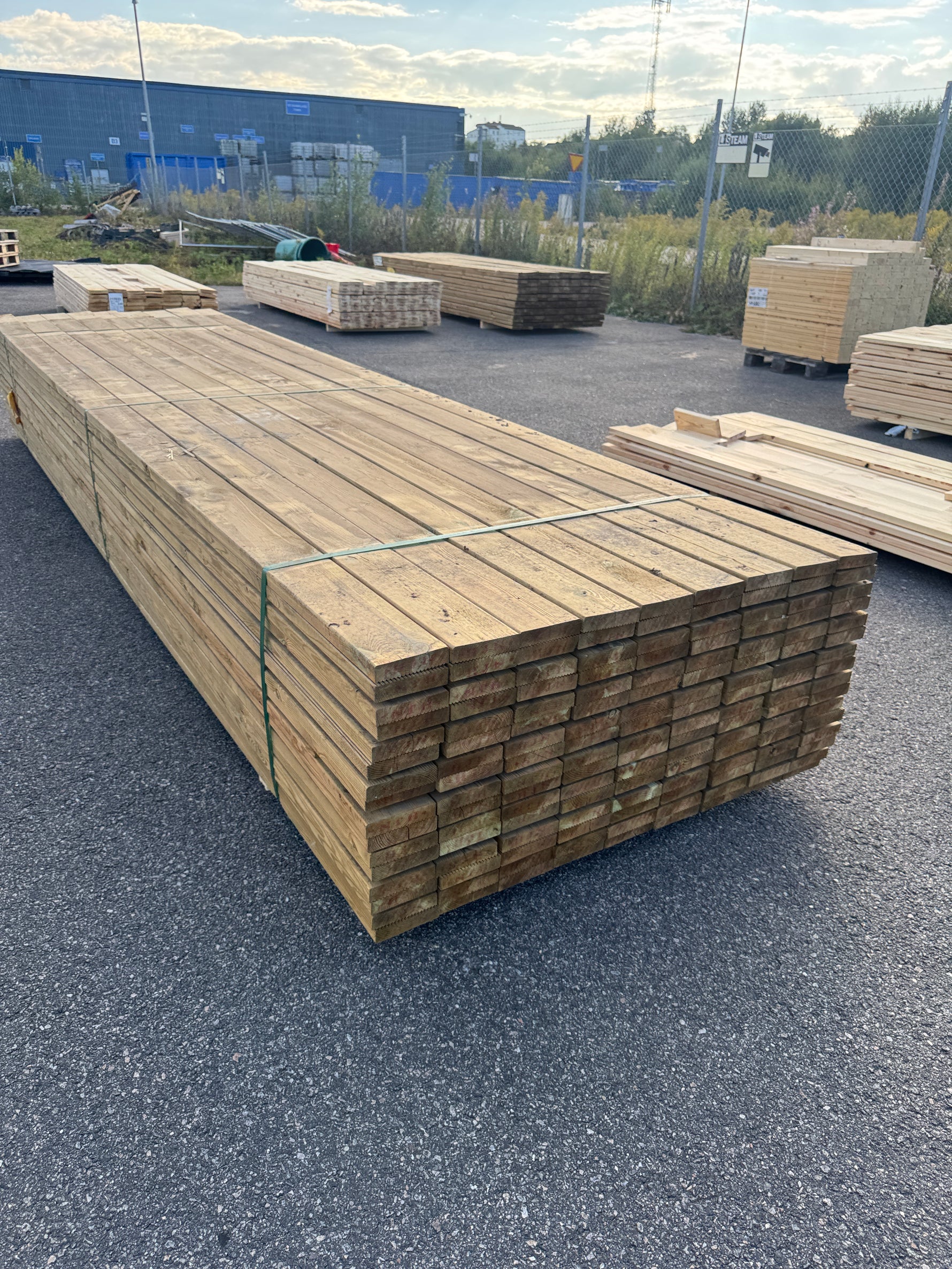 Paket Rillad Trall 28x120 – 144st – 4.20 m – NTR AB A-sortering
