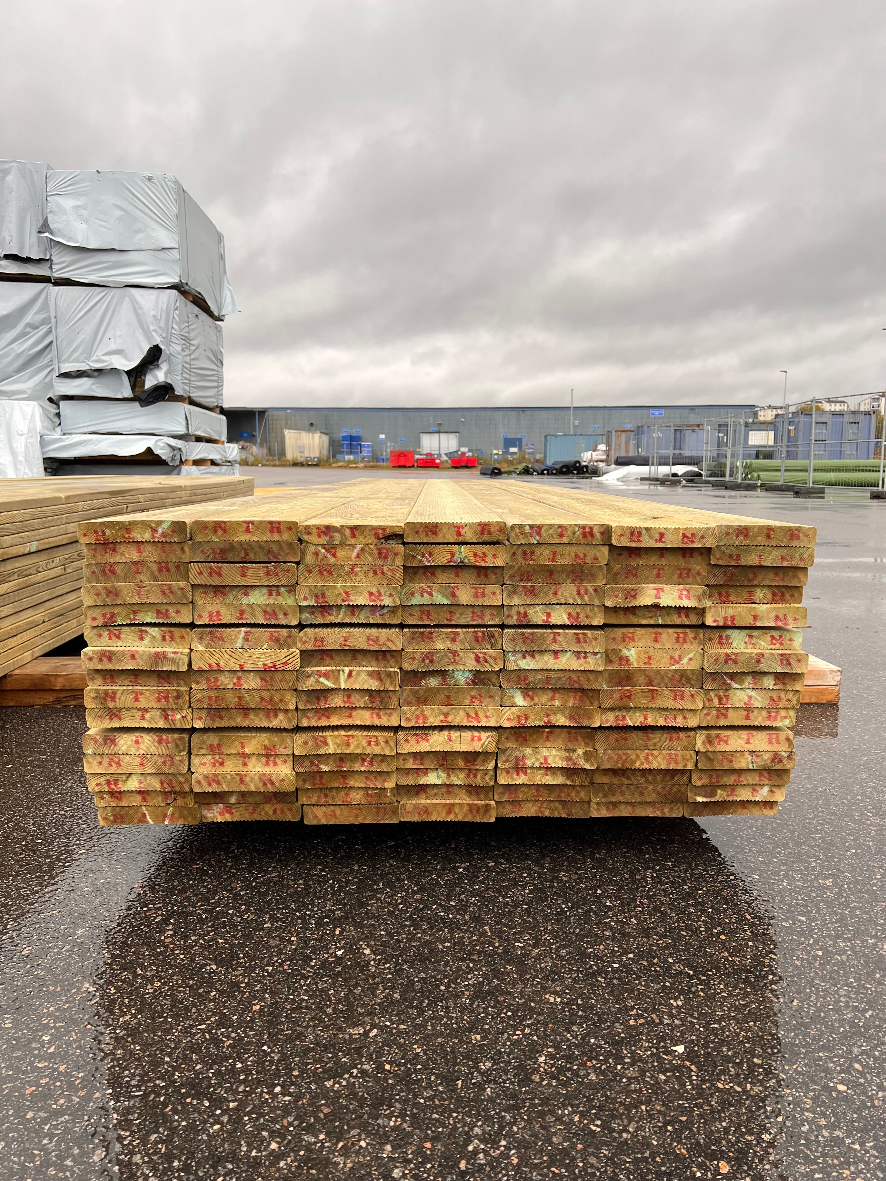 Paket Trall Rillad 28x145mm – 105 st 4.80m Tryckimpregnerad B-sort