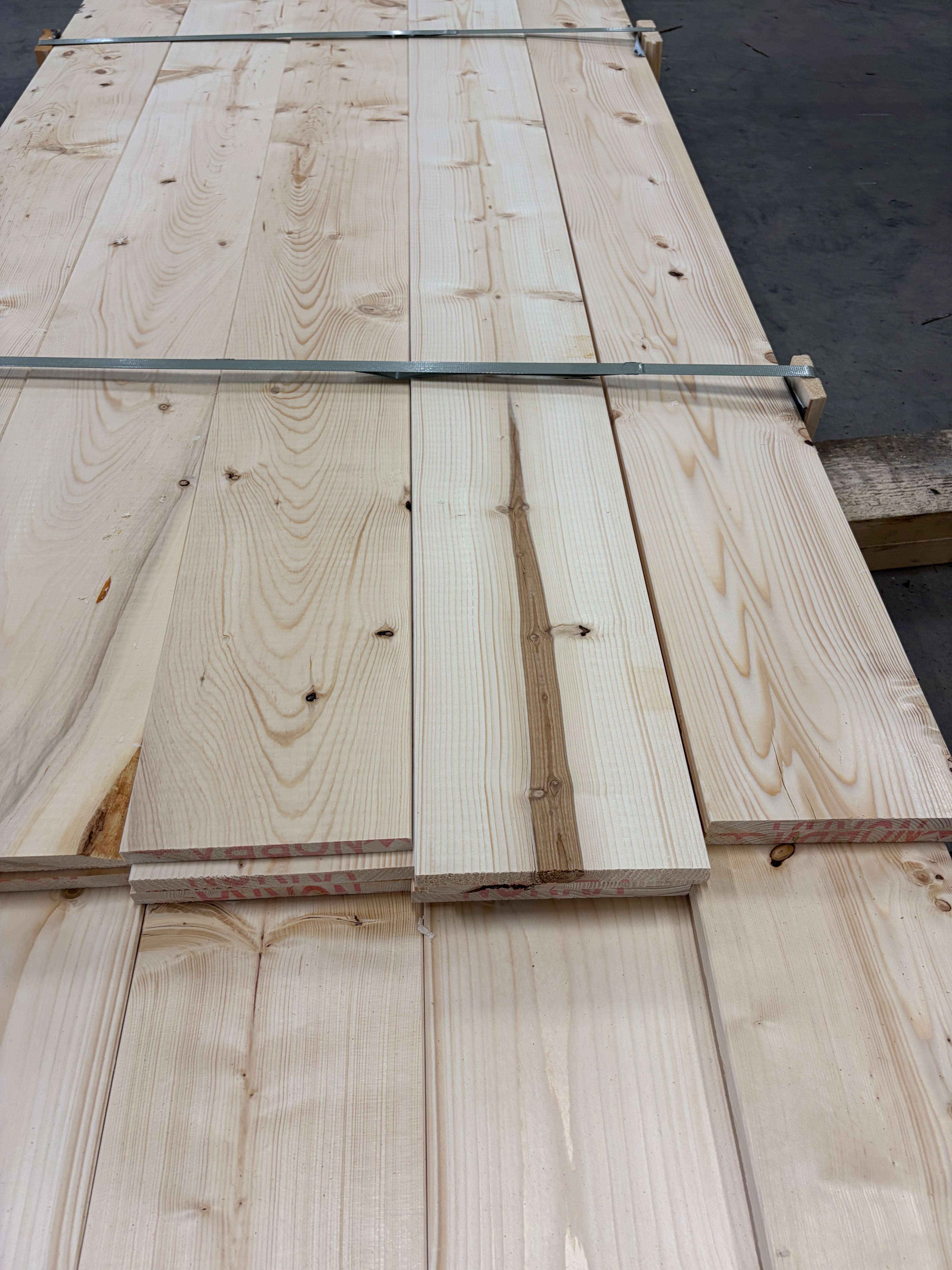 Paket Brädor Runtomhyvlat 4-fas – 55 st (4,2–5,1 m, Gran, Utskott)