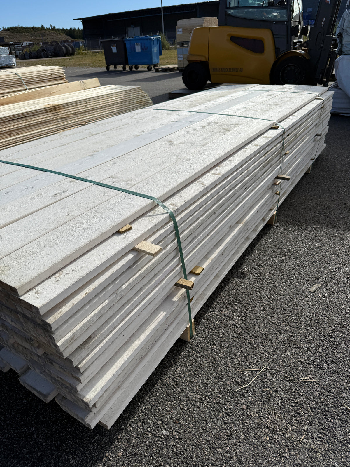 Paket Finsågade Brädor 22x120mm 3,00m 143st Grundmålade