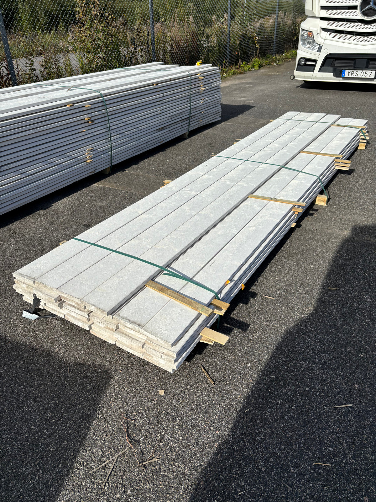 Paket Finsågade Brädor 22x145mm 3,90m 34st Grundmålade