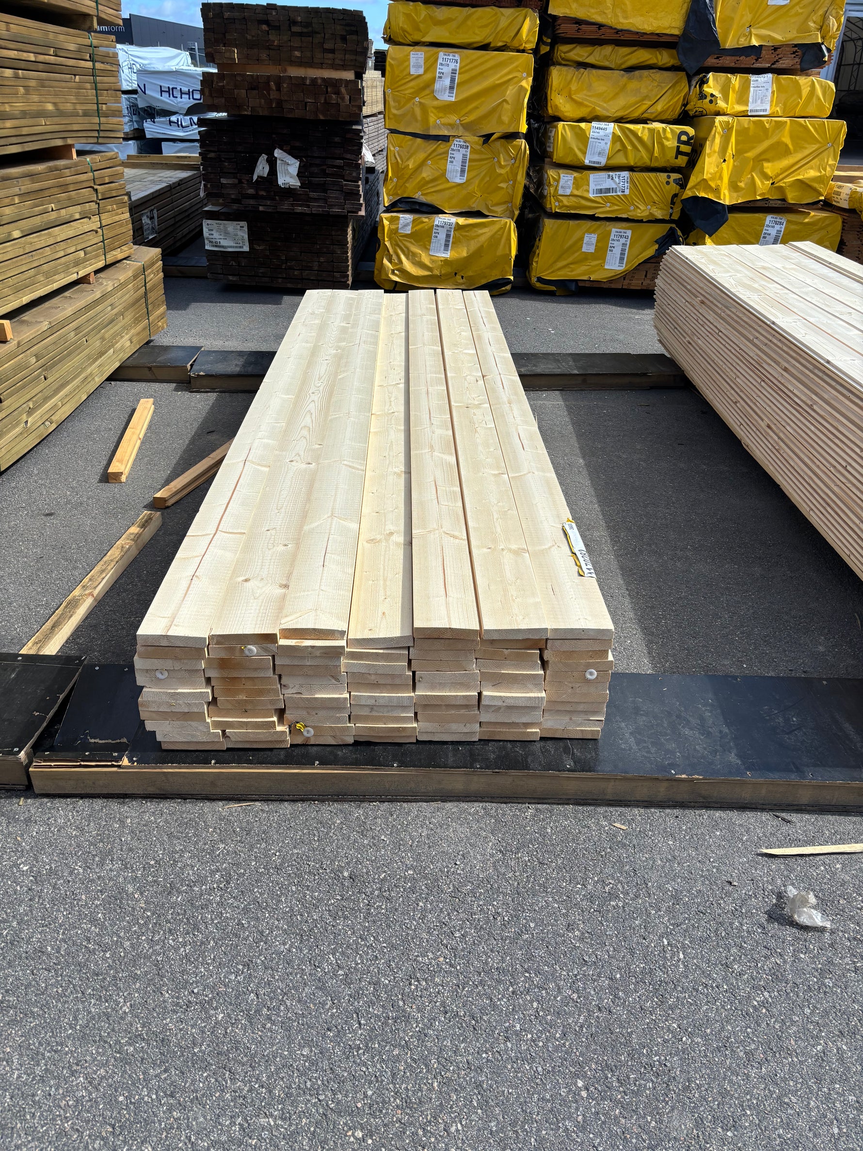 Paket Finsågade Brädor 28x145mm 76st 3,60m