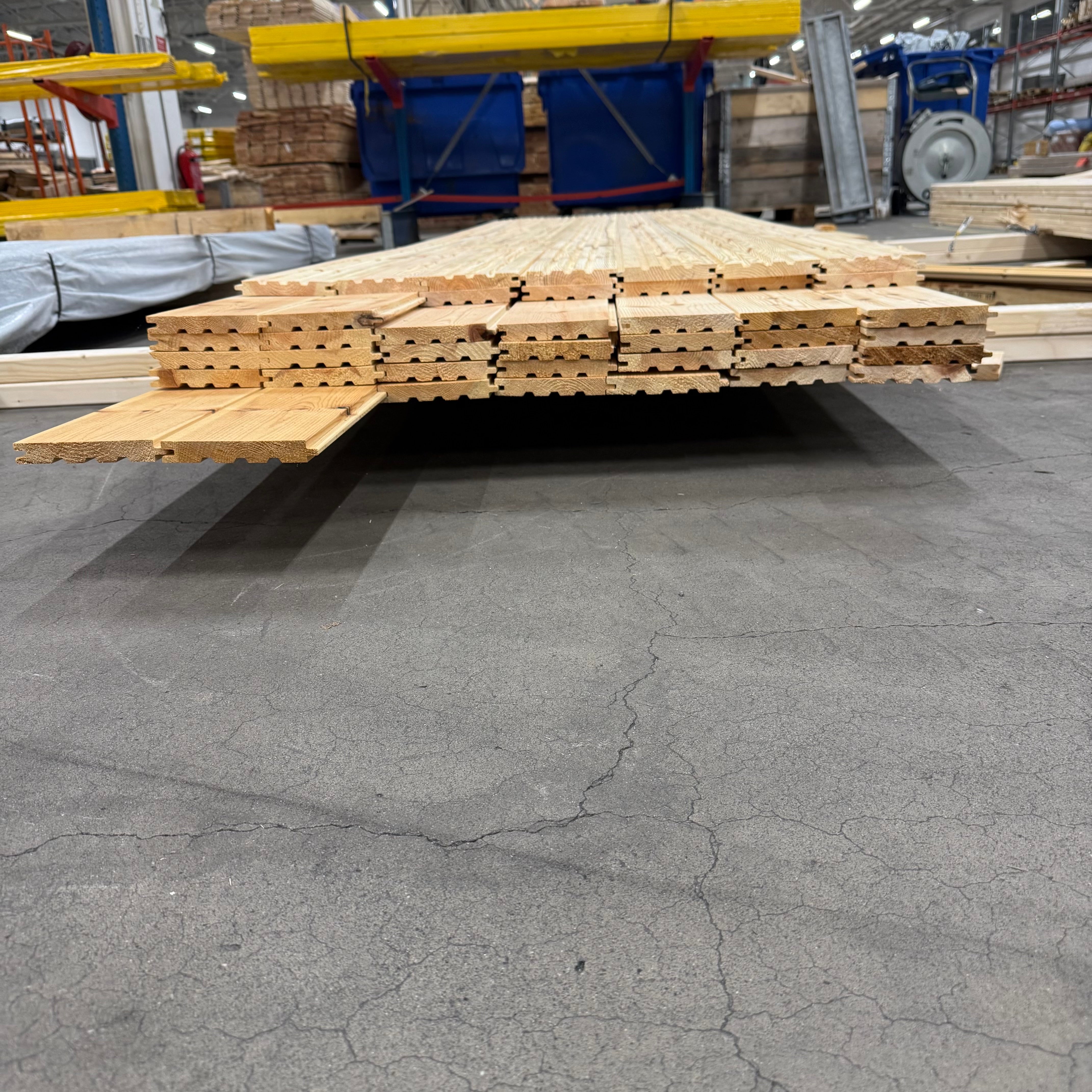 Paket Golvträ 22x148mm Furu med fas – 42 st (3,3–3,9 m, utskott)