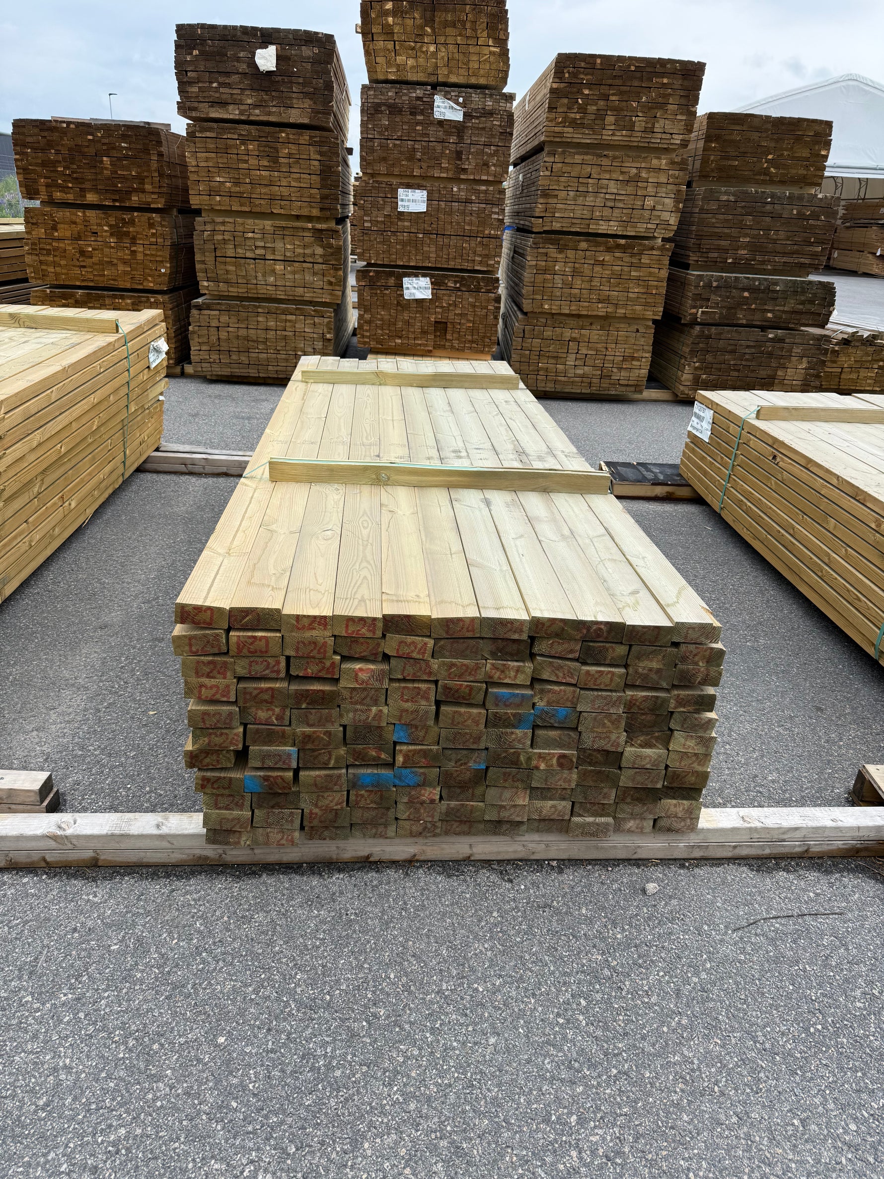 Paket Tryckimpregnerade Reglar 45x95mm 3.0m 121st NTR AB C24 vridet