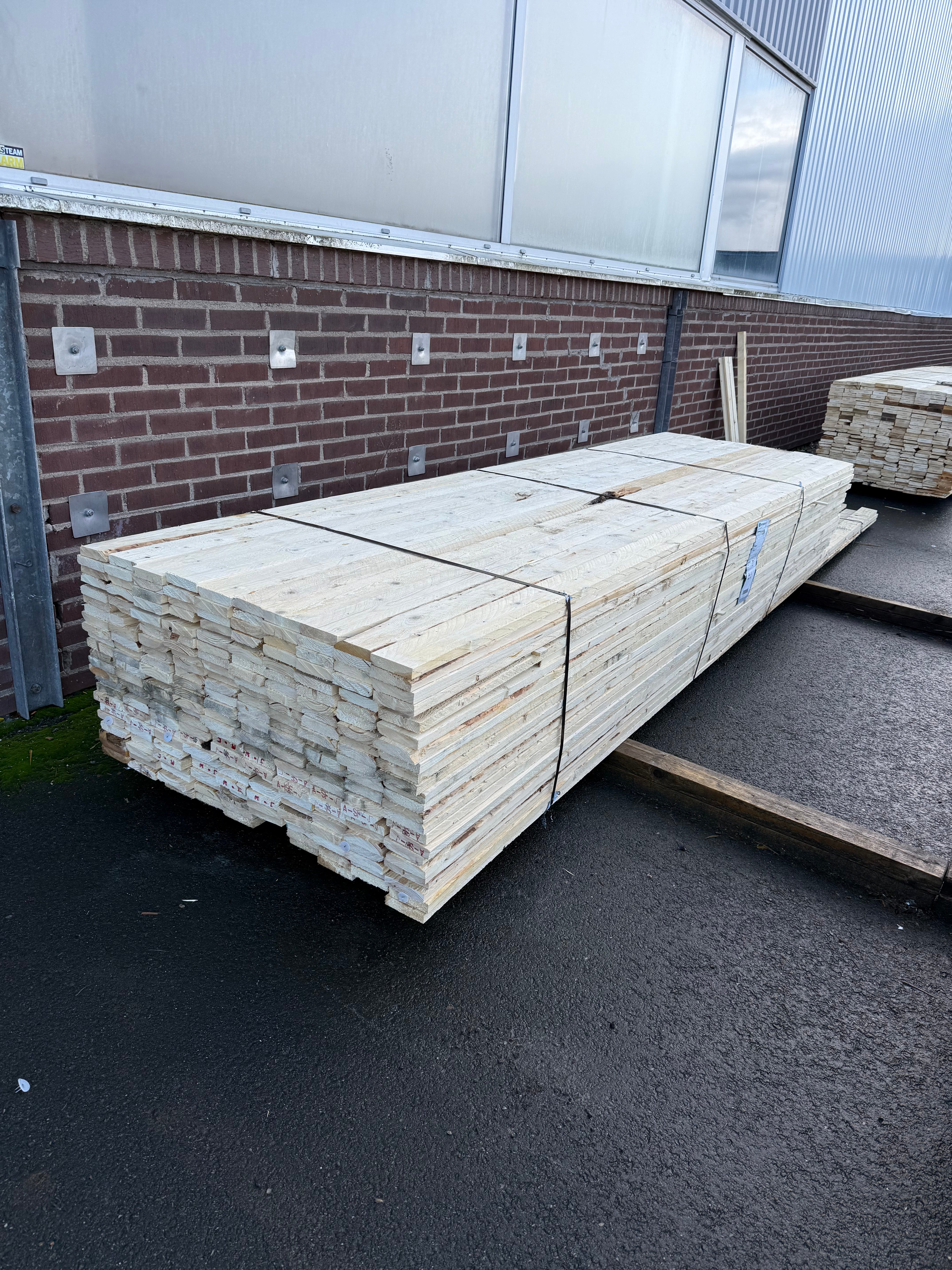 Paket Brädor 22x100mm Råsågade – 240 st (3,6–5,4 m, gran, obehandlad)