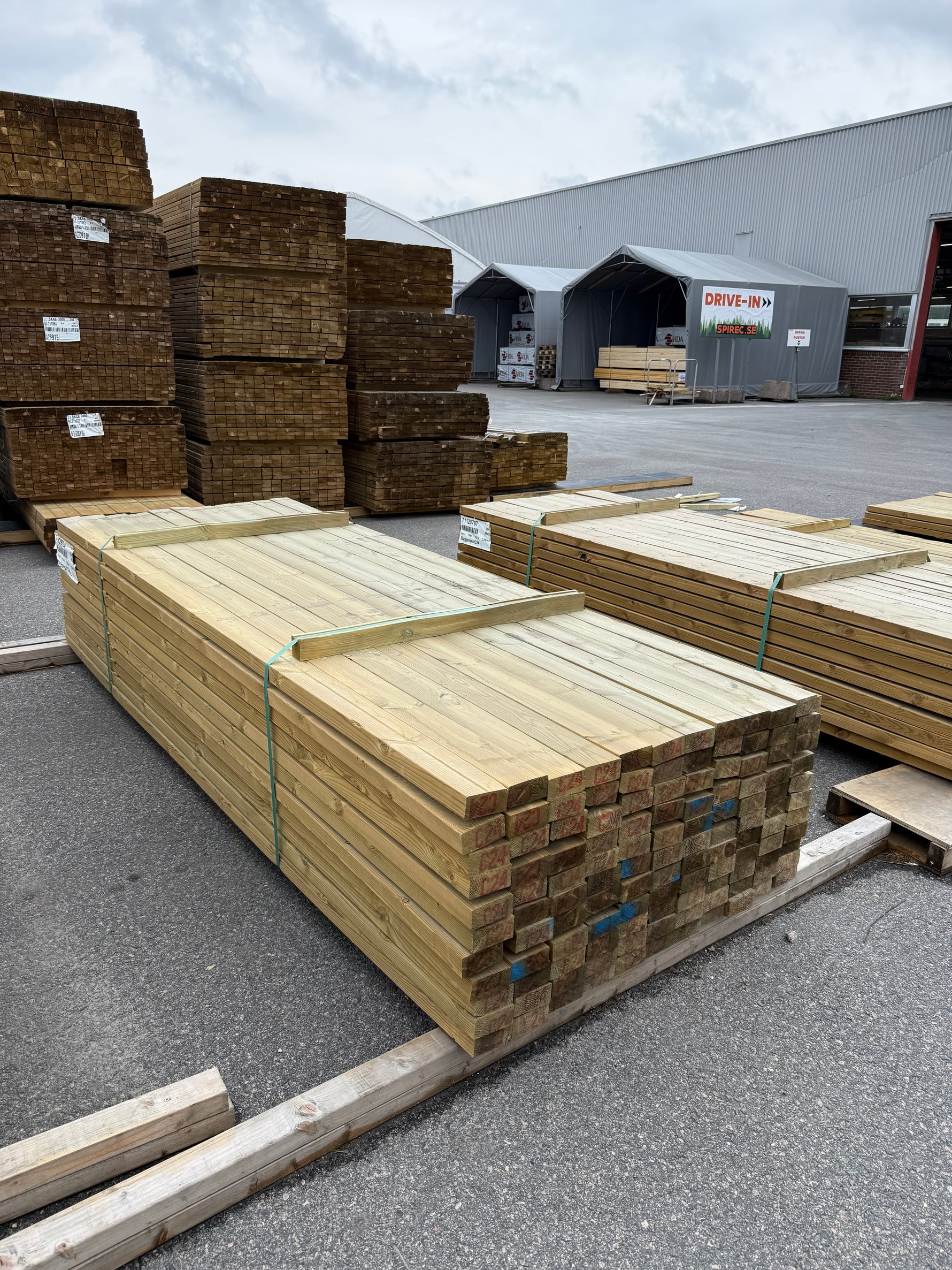 Paket Tryckimpregnerade Reglar 45x95mm 3.0m 121st NTR AB C24 vridet