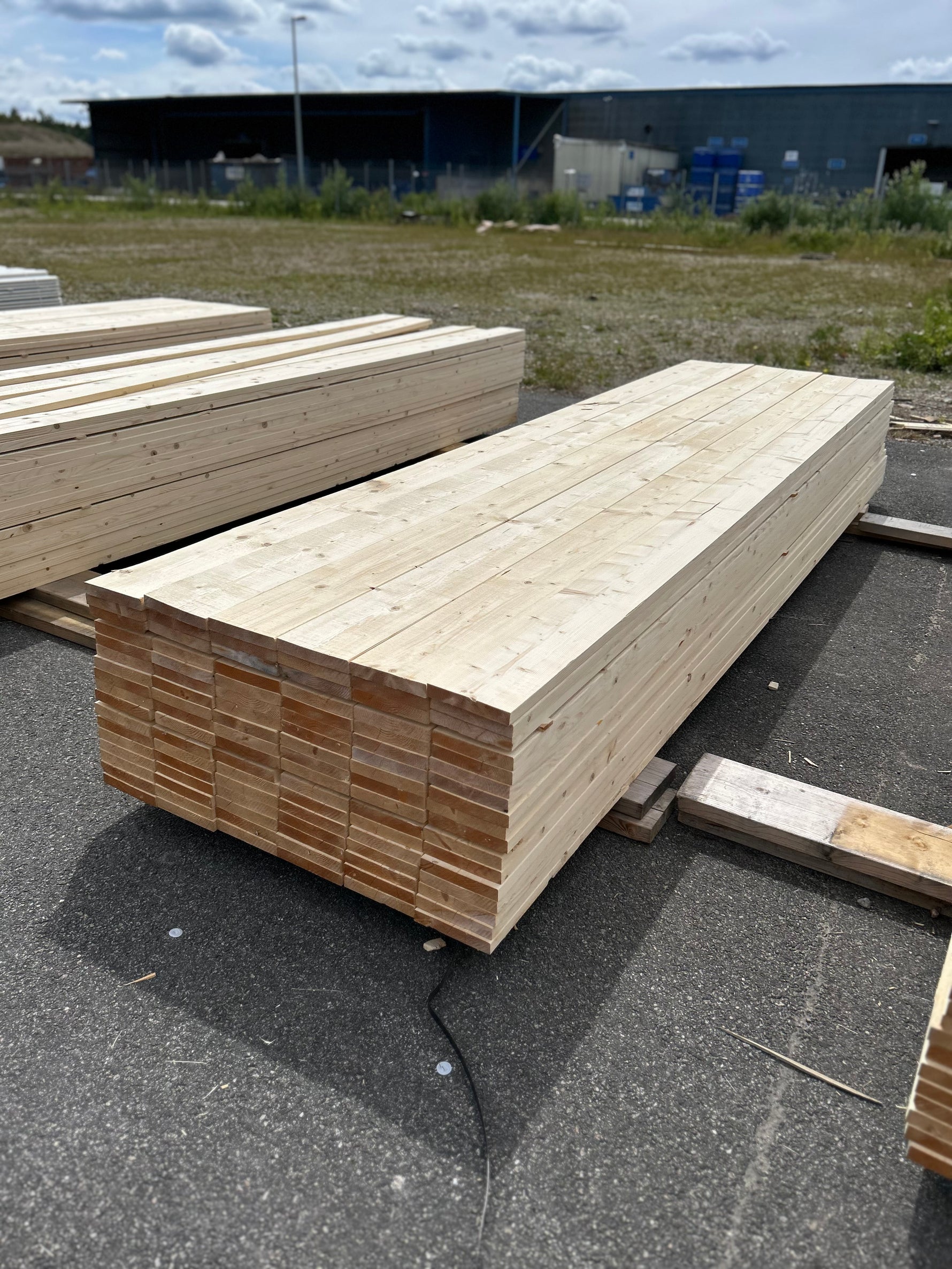 Paket Finsågade Brädor 28x170mm 3.90m 102st Obehandlade