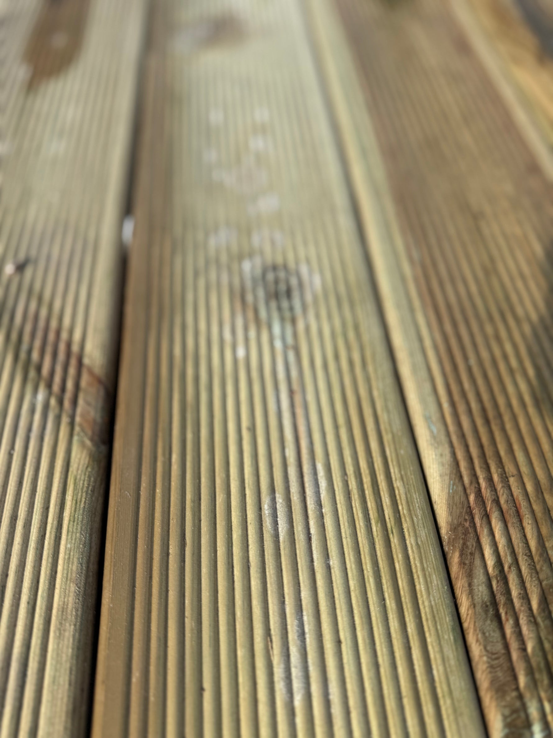 Paket Tryckimpregnerad Rillad Trall 28x120mm, 144st 4,20m (Väderbitet)