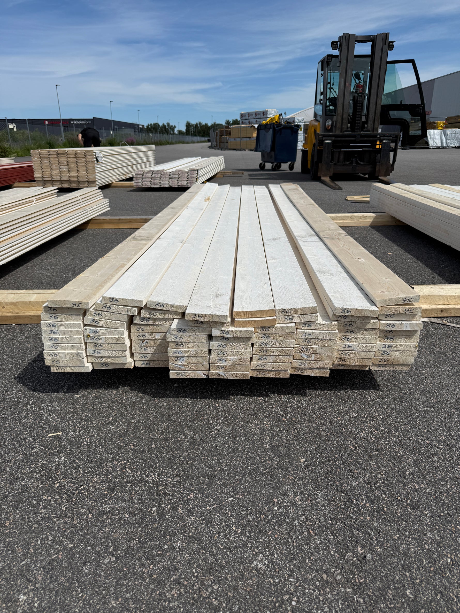 Paket Finsågade Brädor 22x120mm, 82st 3.60m Grundmålad