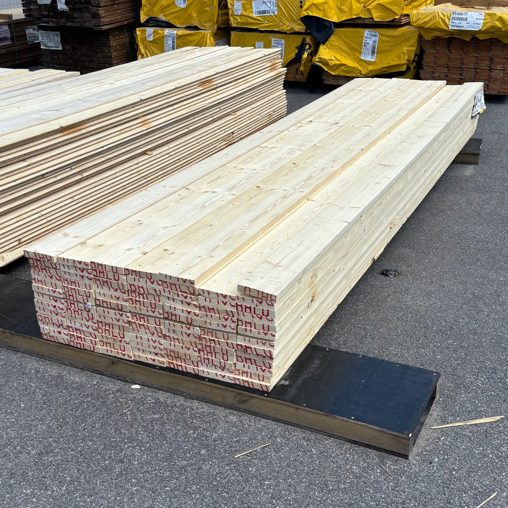 Paket Finsågade Brädor 28x145mm, 3,90m 90st