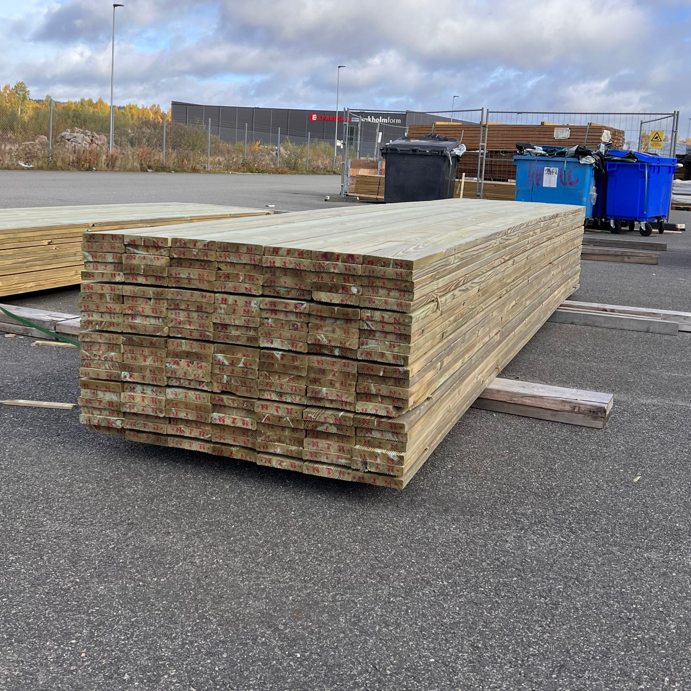 Tryckimpregnerad rillad Trall 27x145 – 147st (B-sortering)