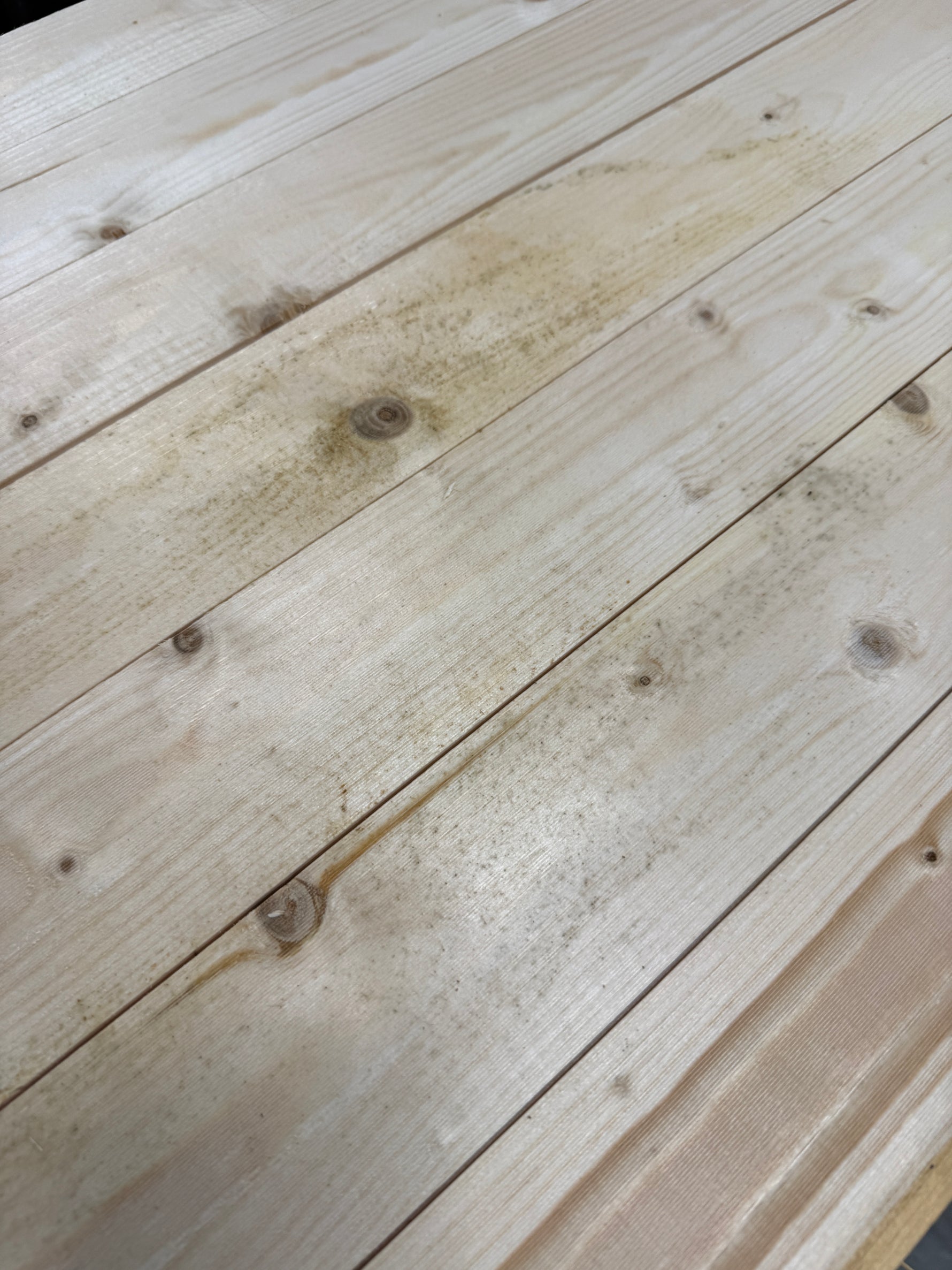 Parti Råspontluckor 20x540x3600mm 20st (Fuktskadad)