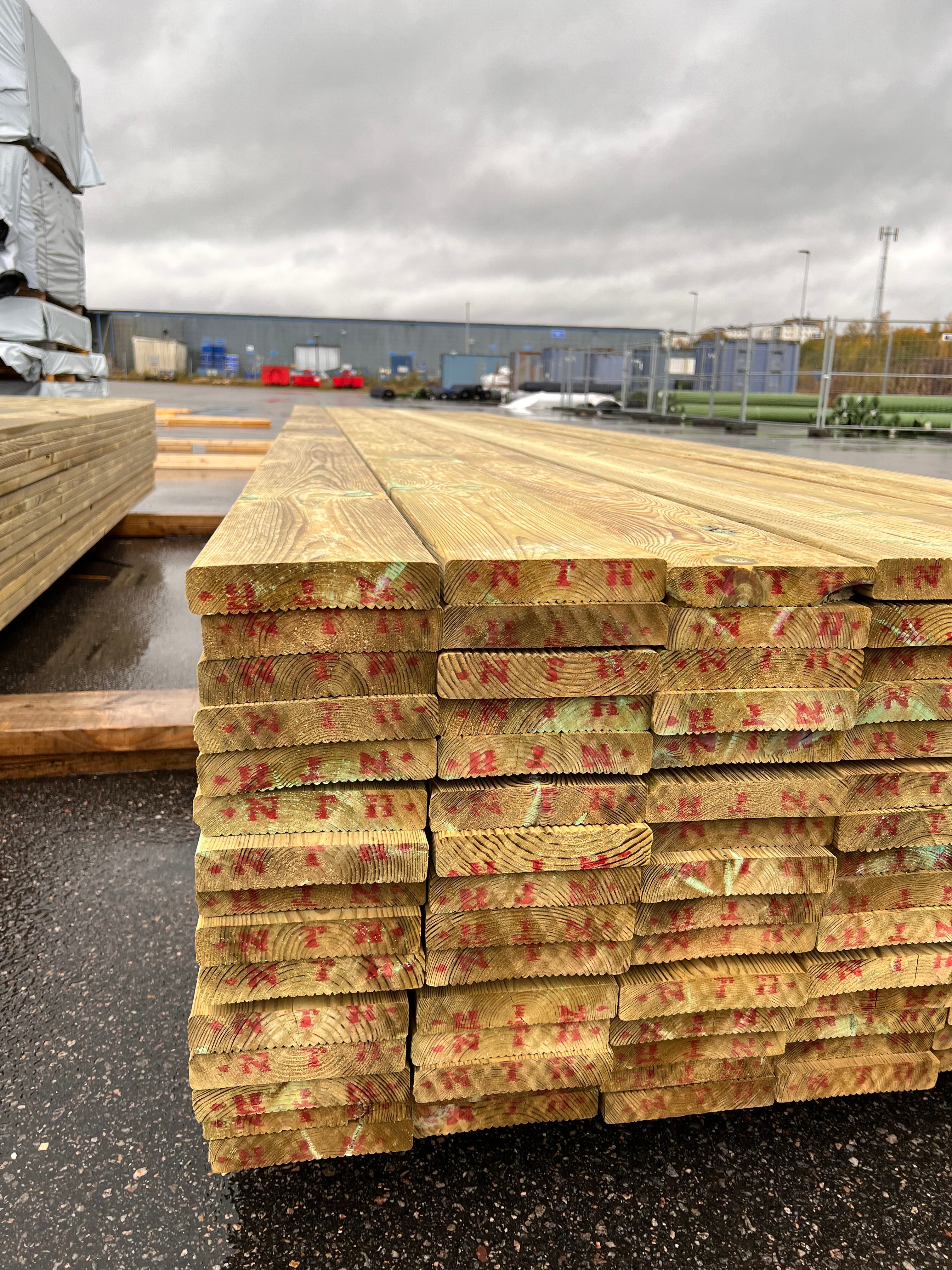 Paket Trall Rillad 28x145mm – 105 st 4.80m Tryckimpregnerad B-sort