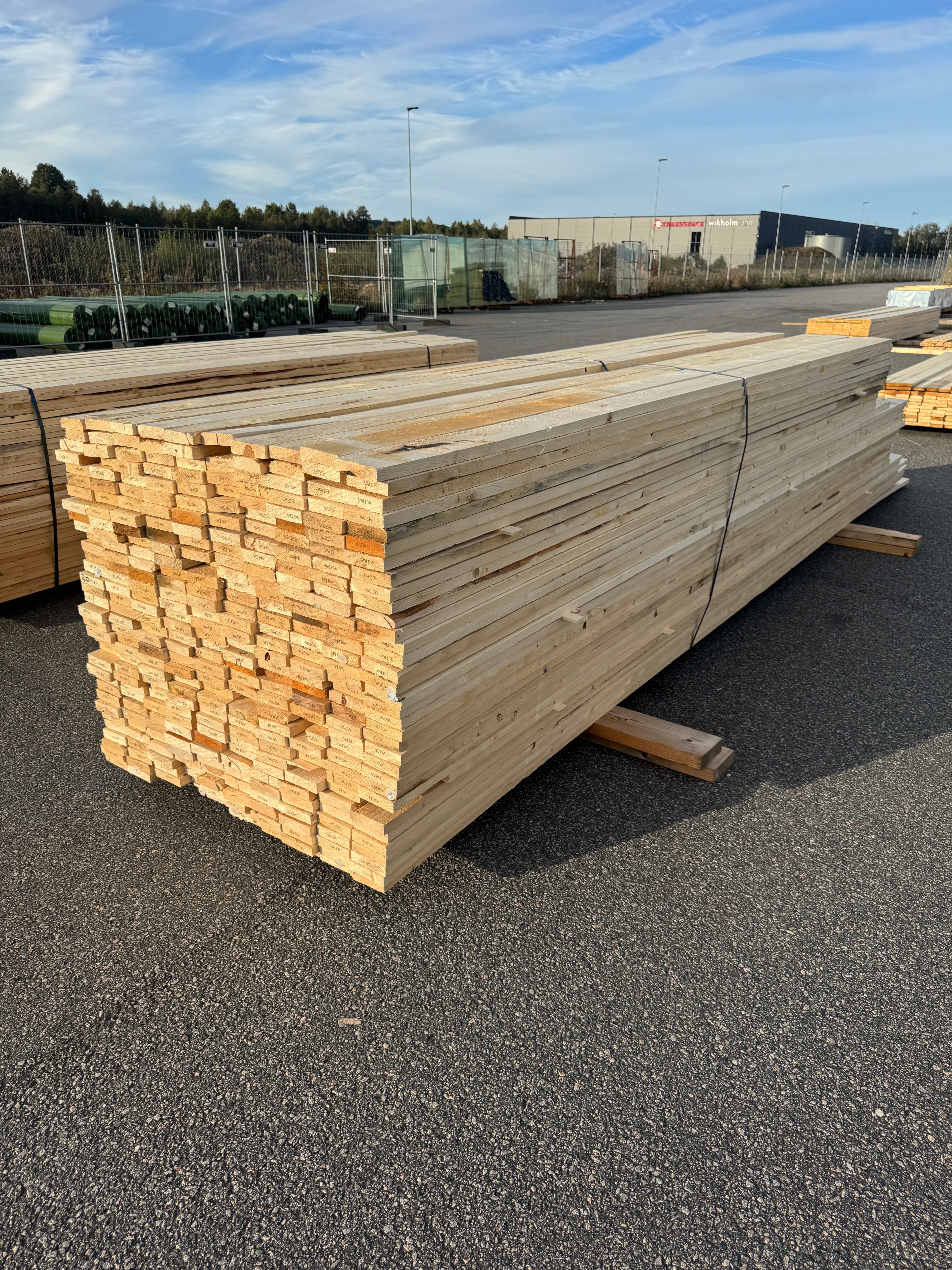 Paket Brädor 22x100mm Råsågad – 323 st (3,6–5,4 m, gran, obehandlad)