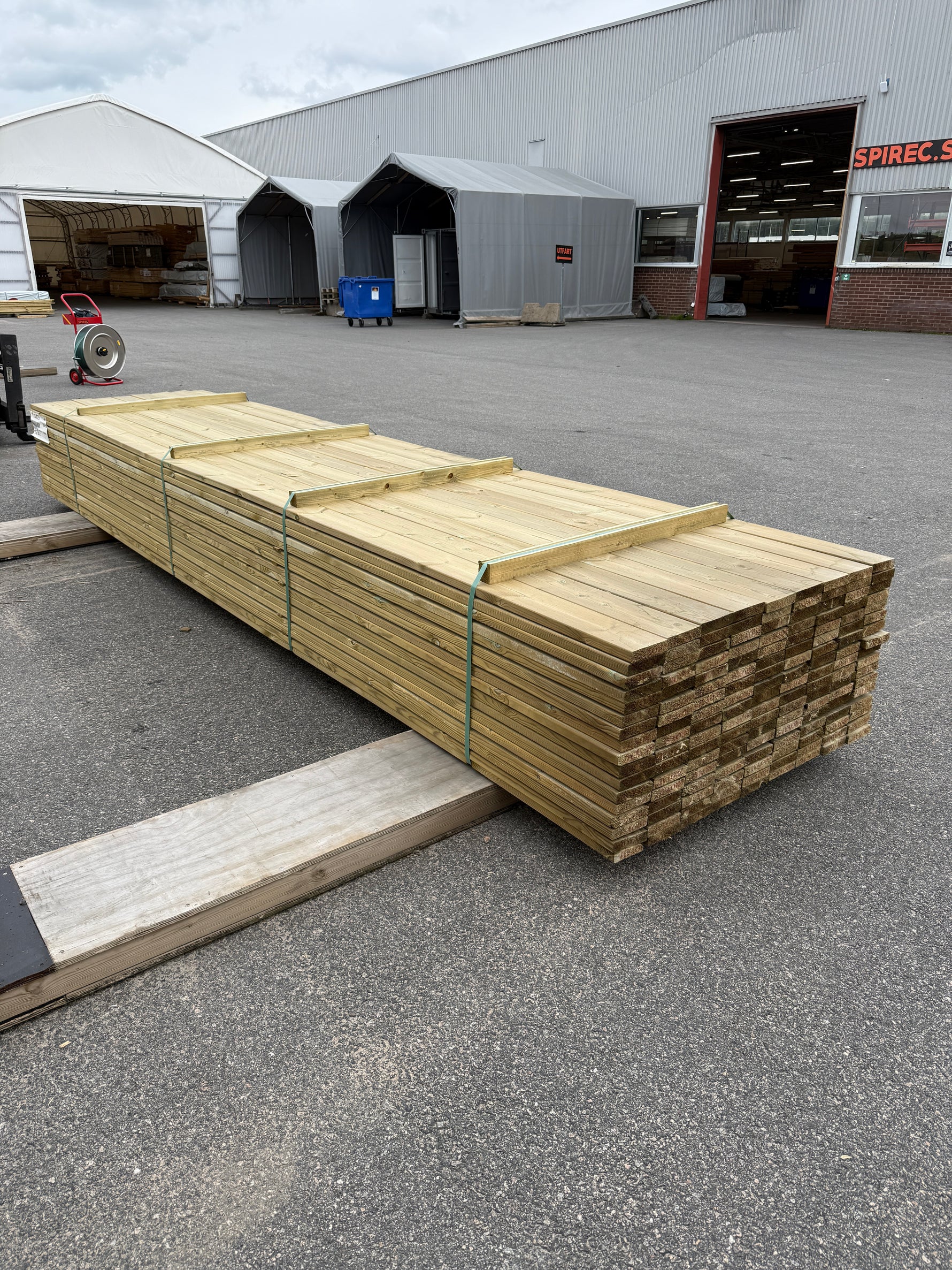 Paket Tryckimpregnerad Trall 28x120 mm – 4,80 m (G4-3)