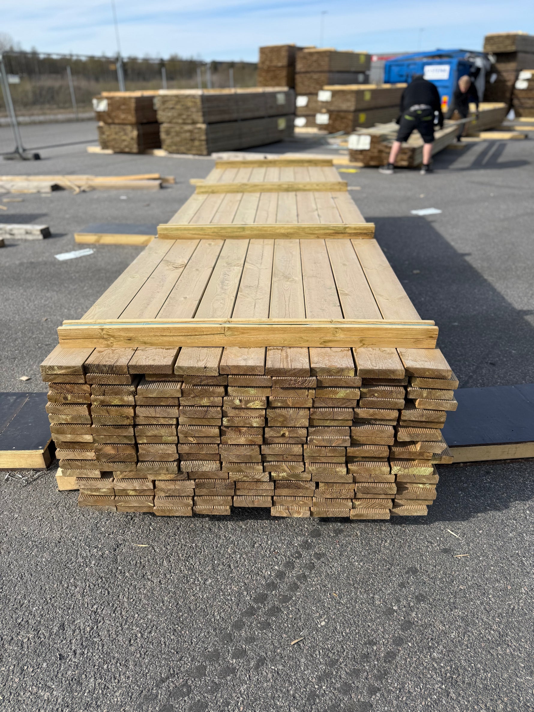 Paket Tryckimpregnerad Rillad Trall 28x120mm, 144st 4,20m (Väderbitet)