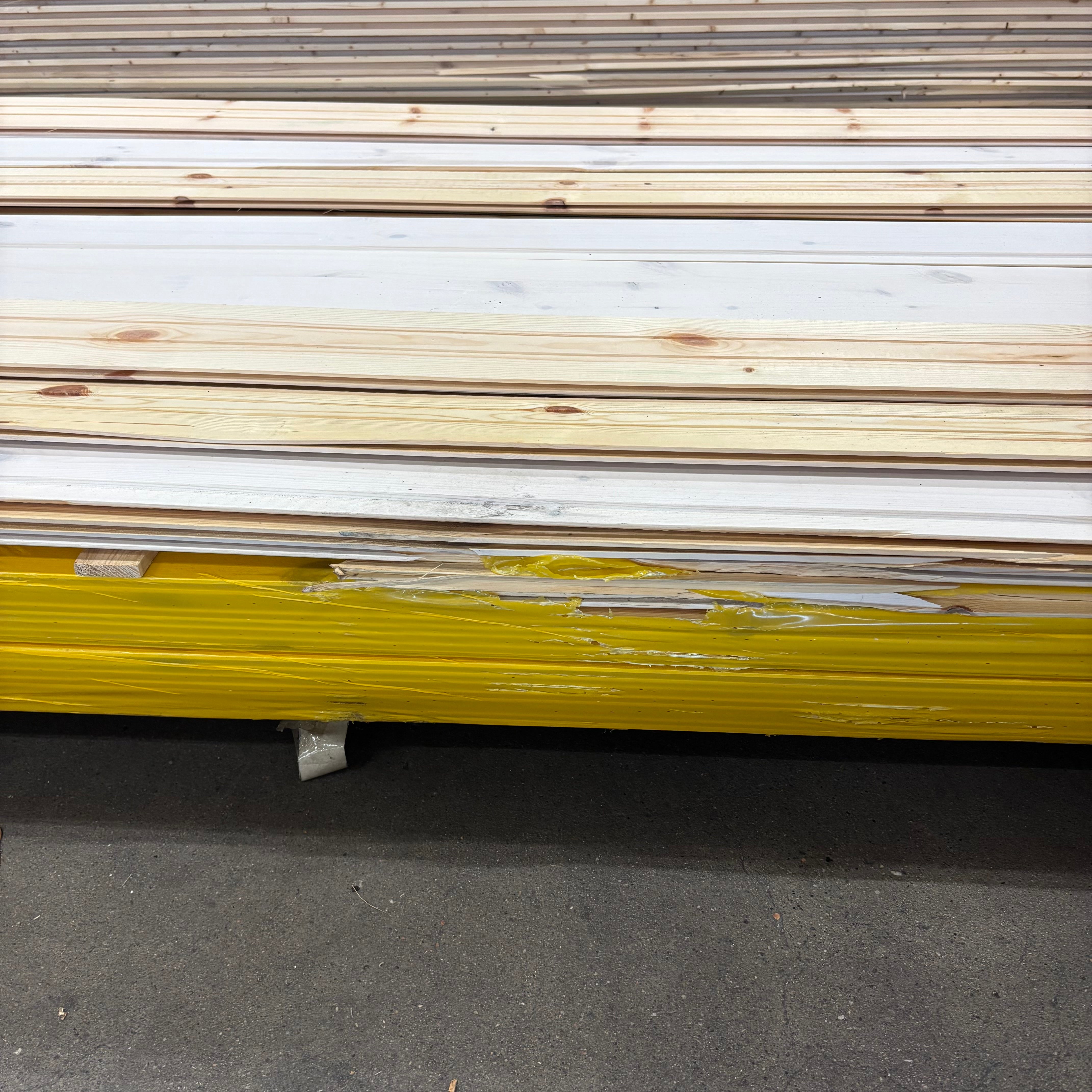 Paket Spårpanel 13x120mm – 135 st (4,40 m, furu, vitlasyr + lack)