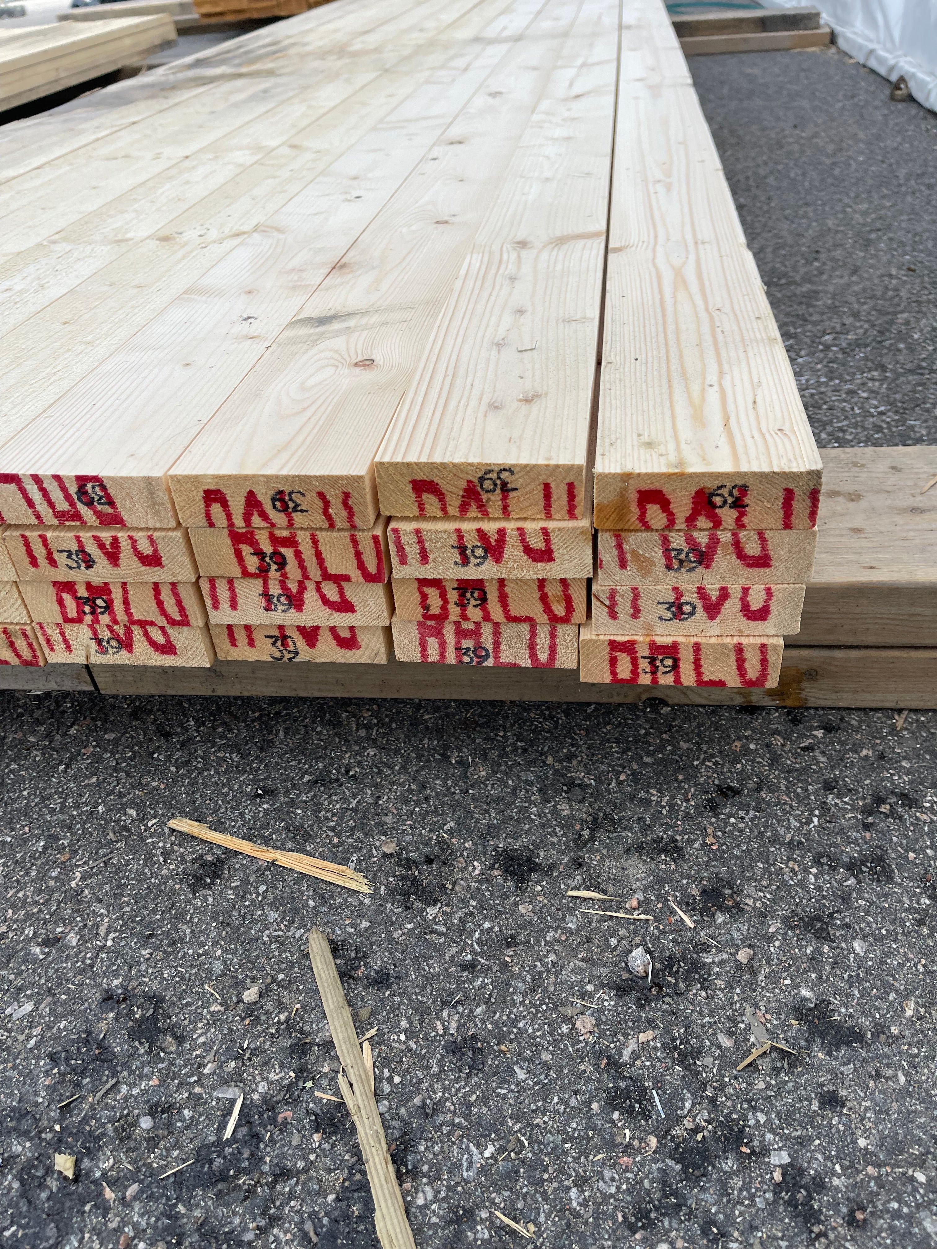 Paket Finsågad Panel Gran 28x95 mm – 3,90 m – 44 st MÖGEL