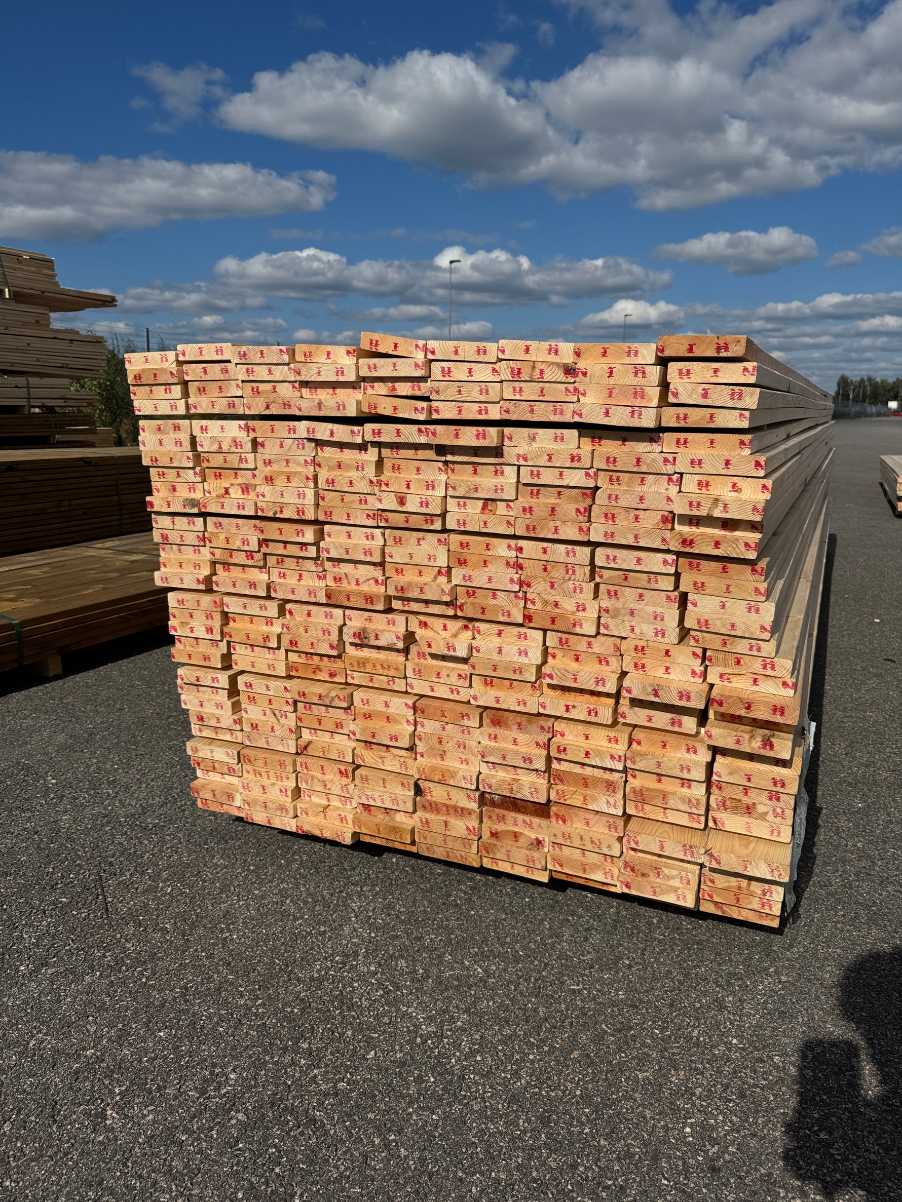 Paket Hyvlad 28x120 – 270st – 4.20–4.50 m – ANDRASORTERING
