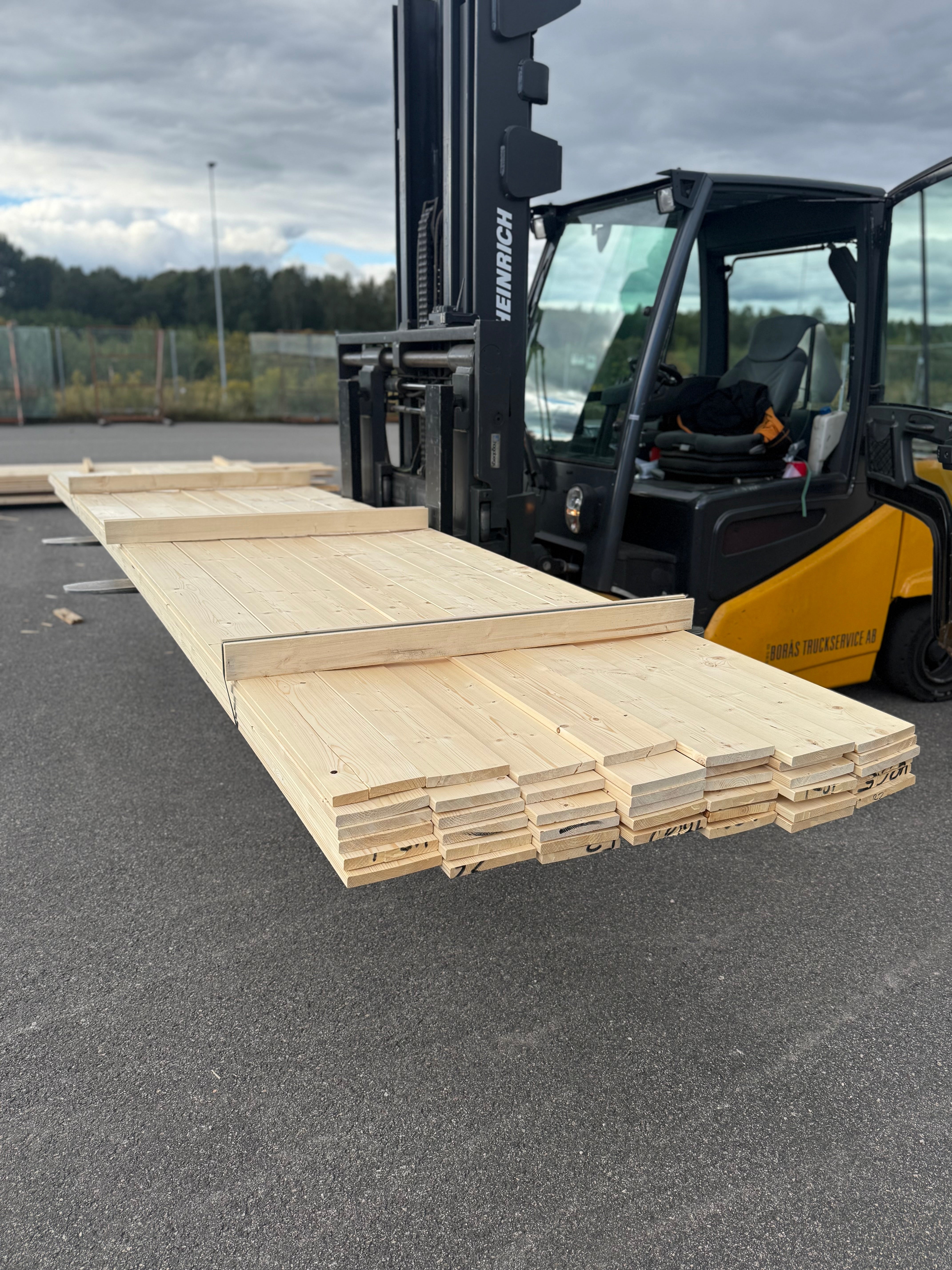 Paket Hyvlade Brädor 22x95mm – Gran Vrak