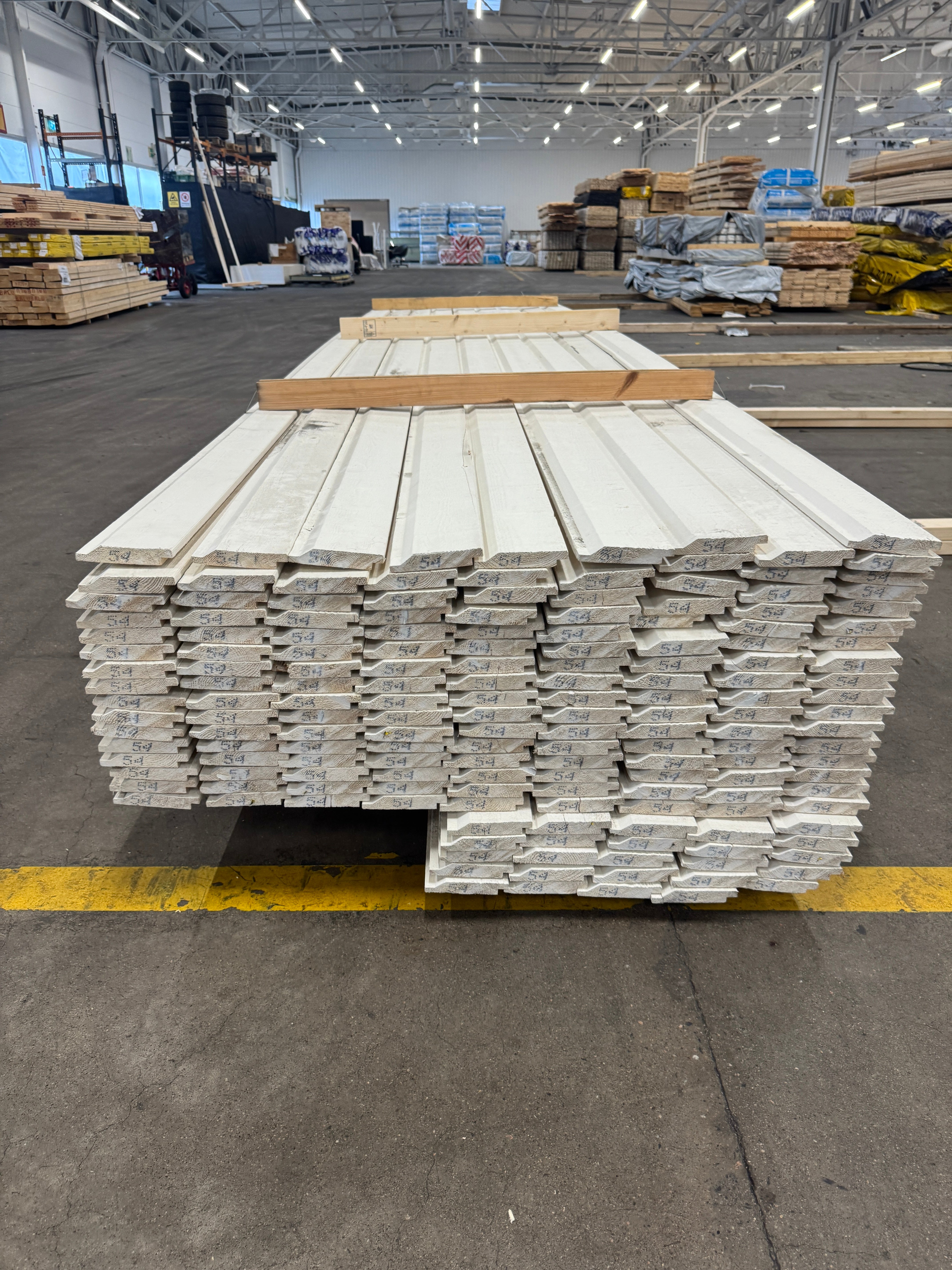 Paket Ytterpanel Enkelfas Halvspont 22x120mm – 164 st (4,80–5,40 m, gran, vitmålad)