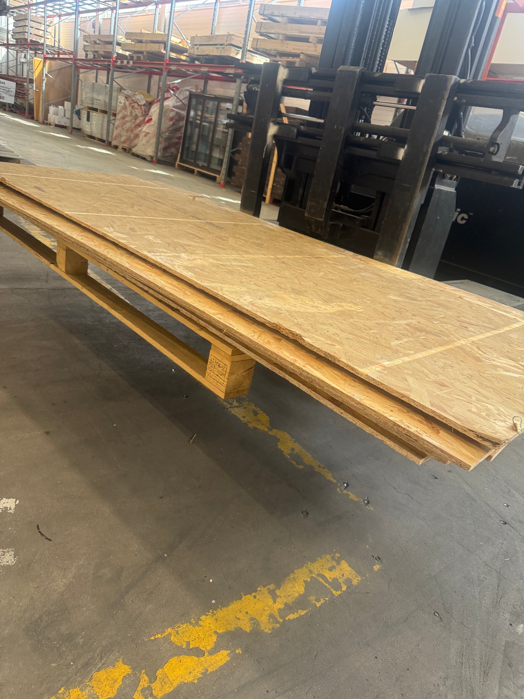 Parti OSB-skivor 11 mm kantskadade – 7 st