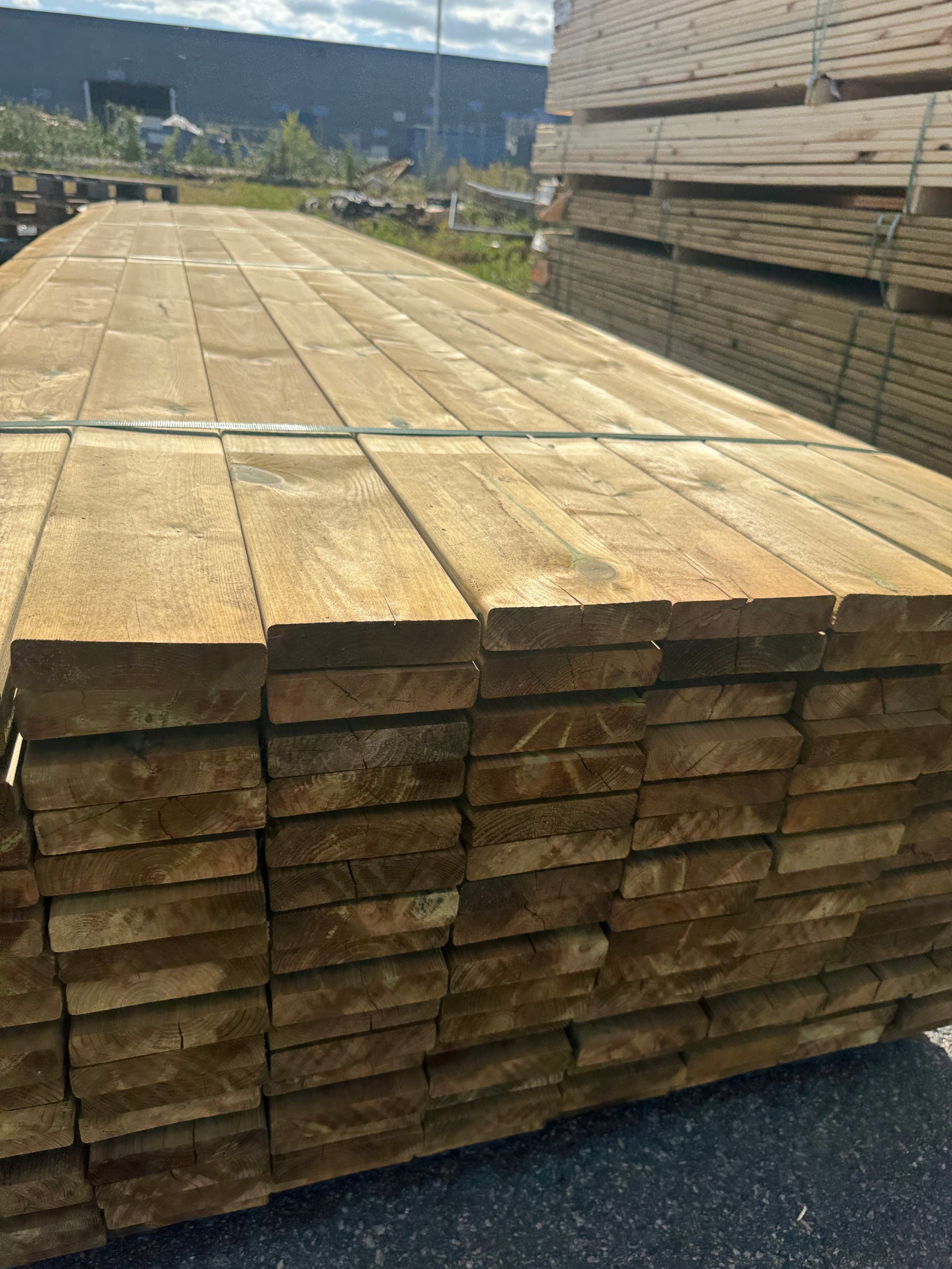 Paket Slät Trall 28x120 – 144st – 4.80 m – NTR AB – ANDRASORTERING