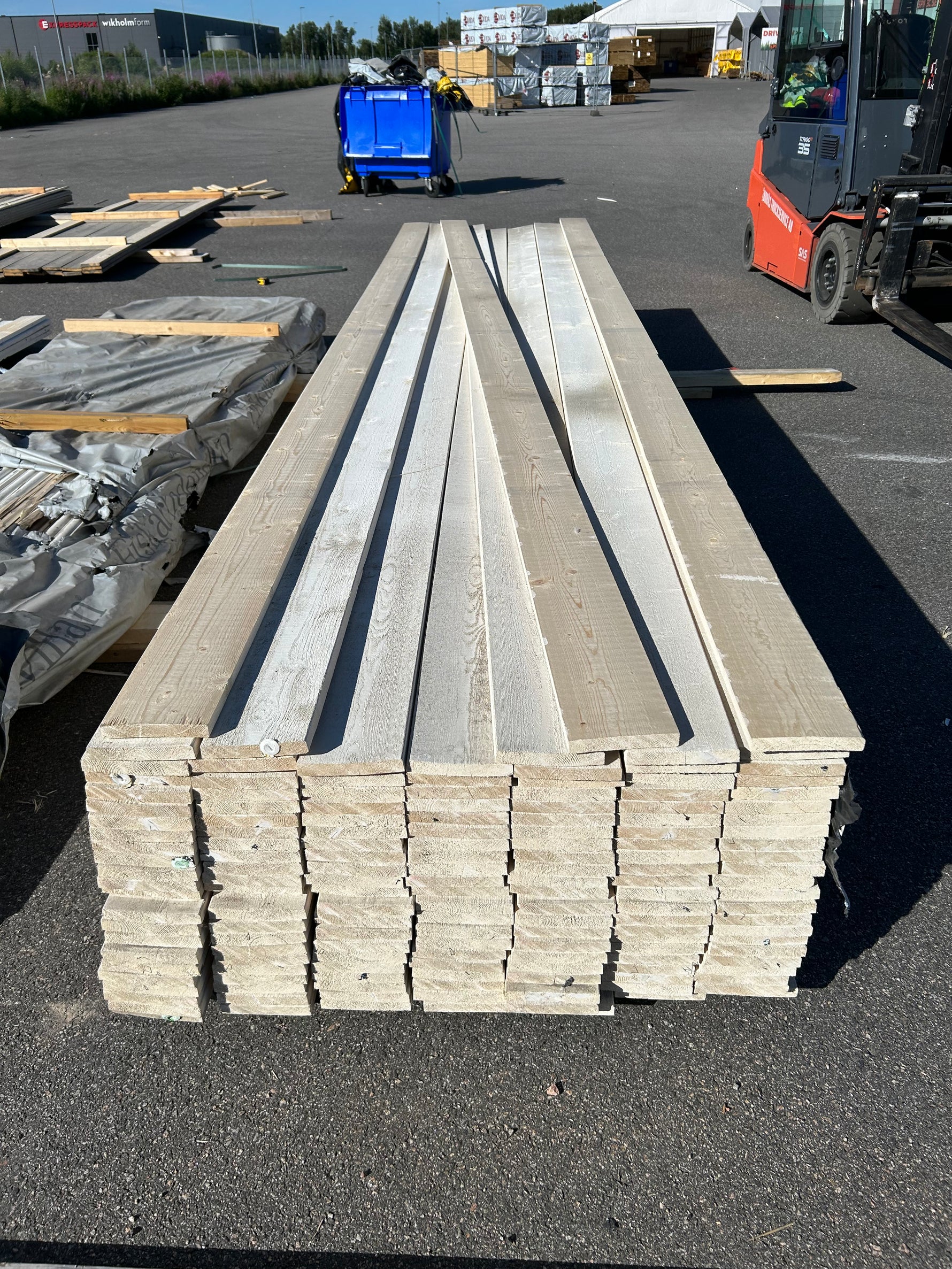 Paket Finsågade Brädor 22x145mm, 155st (4.20-4.80m) Grundmålade