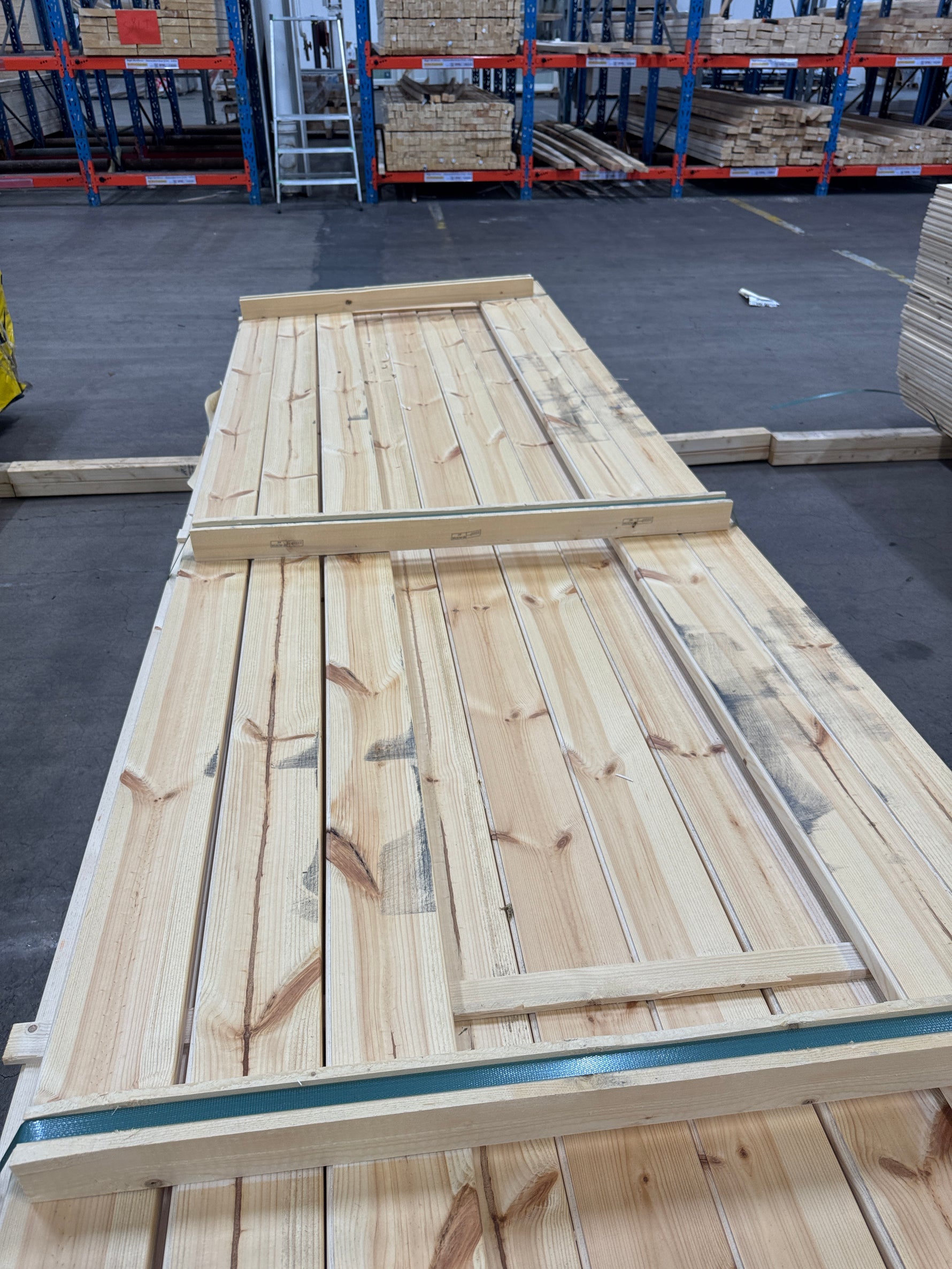 Paket Hyvlade Brädor 28x120mm 3,60m – 95 st Felhyvlade