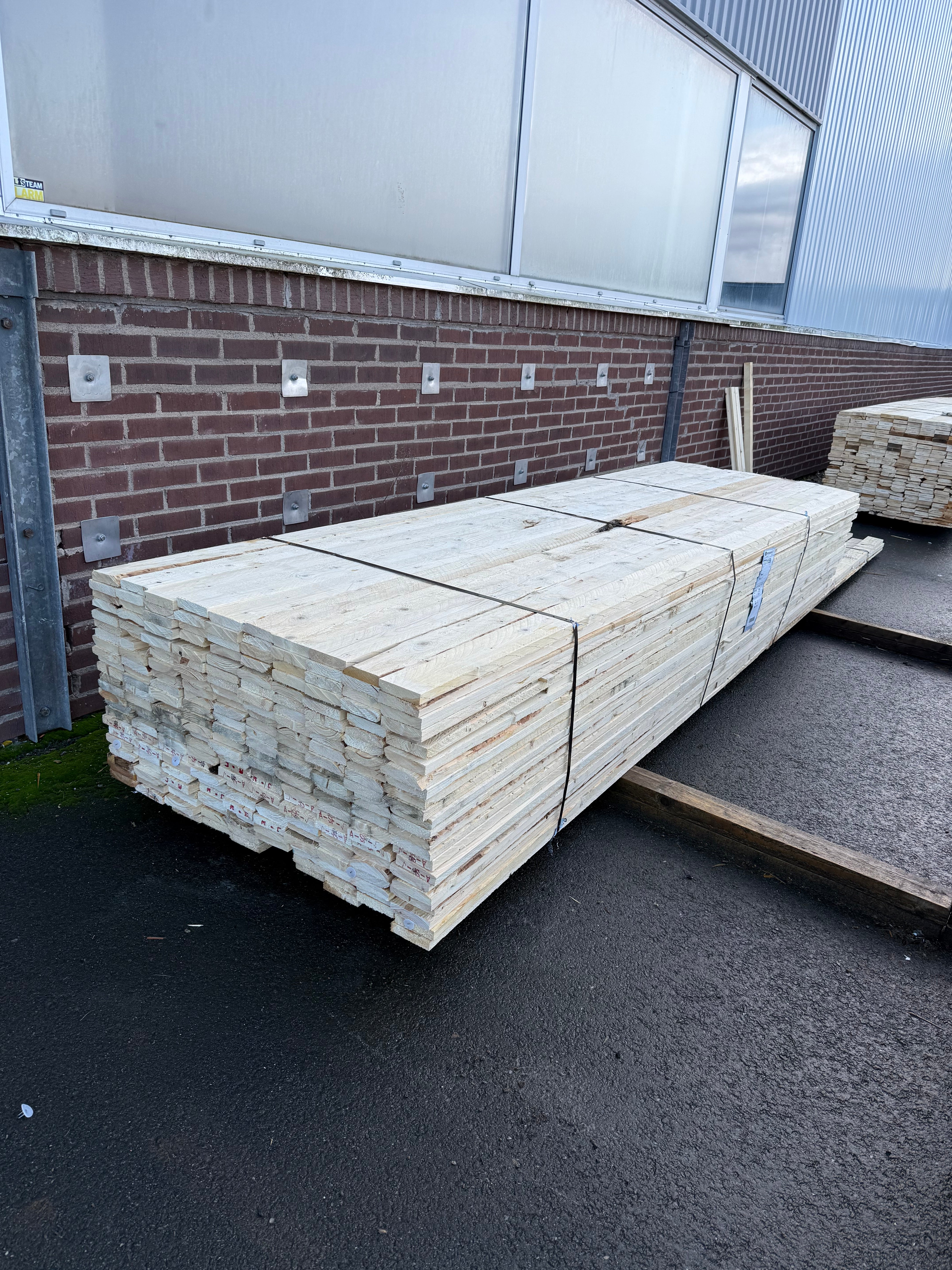 Paket Brädor 22x100mm Råsågade – 240 st (3,6–5,4 m, gran, obehandlad)