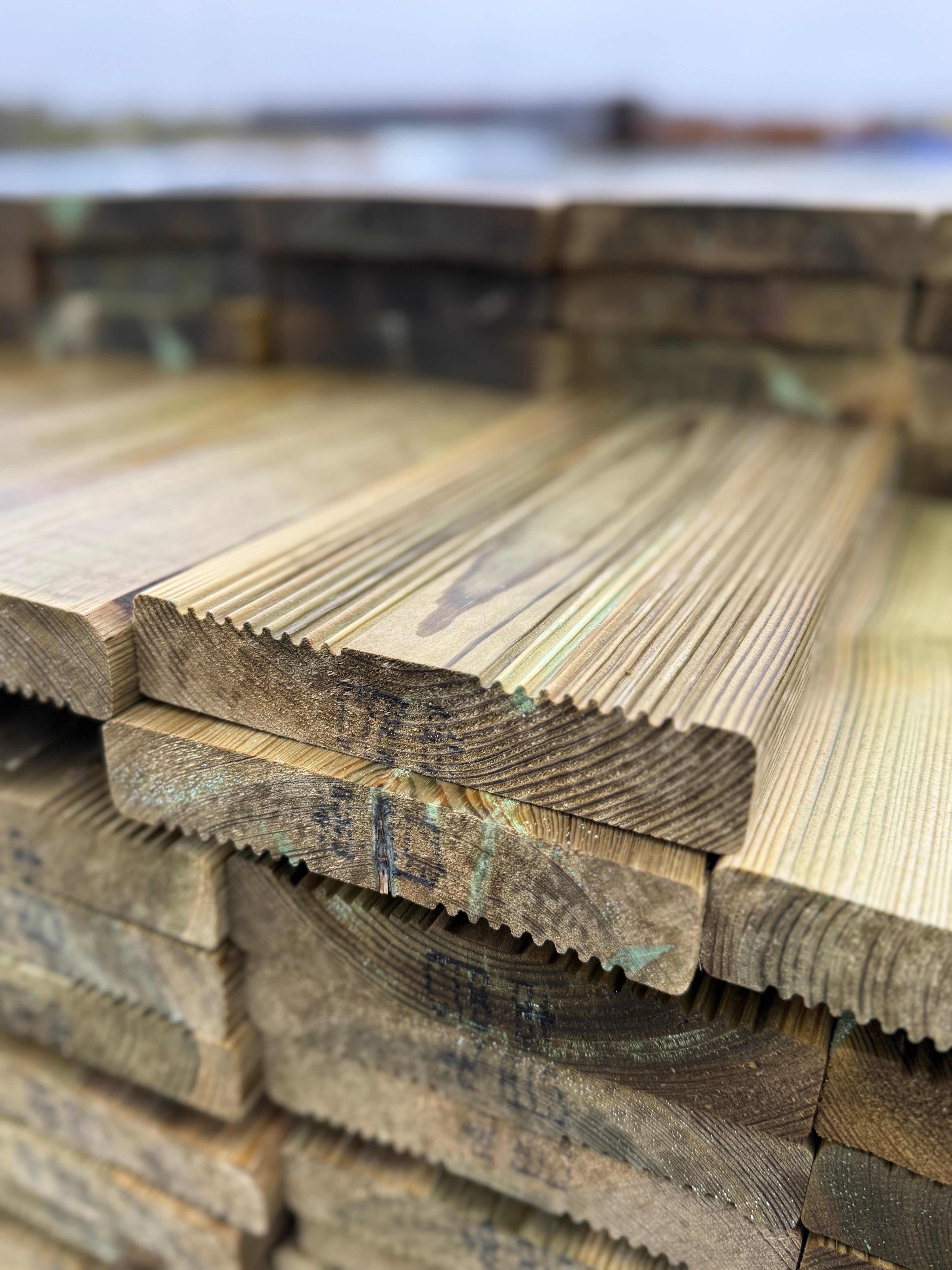 Tryckimpregnerad Rillad Trall 27x145 – 245 st, 3,6-4,20m (B-sortering)