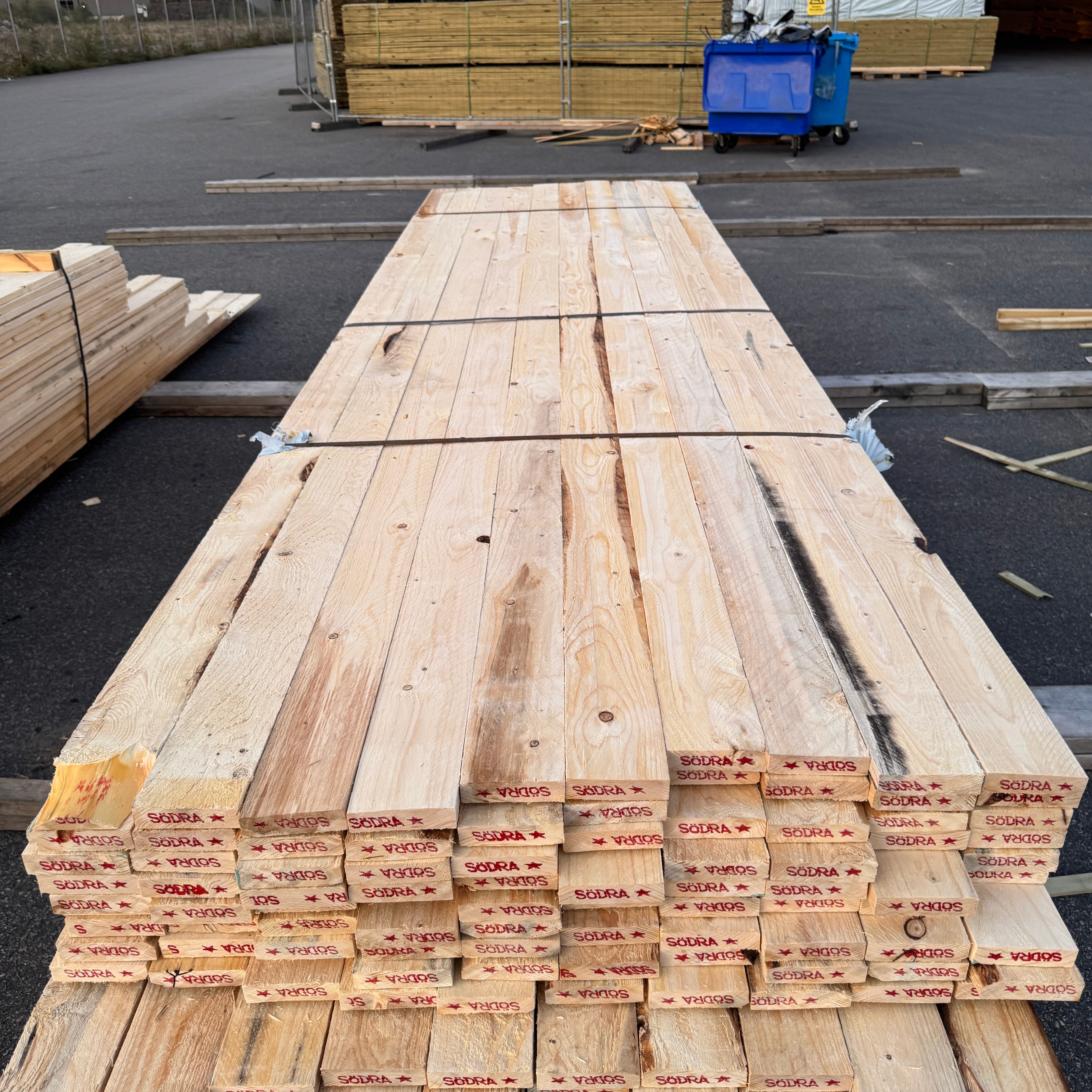 Paket Brädor 25x100mm Råsågad – 294 st (3,6–5,4 m, gran, obehandlad)