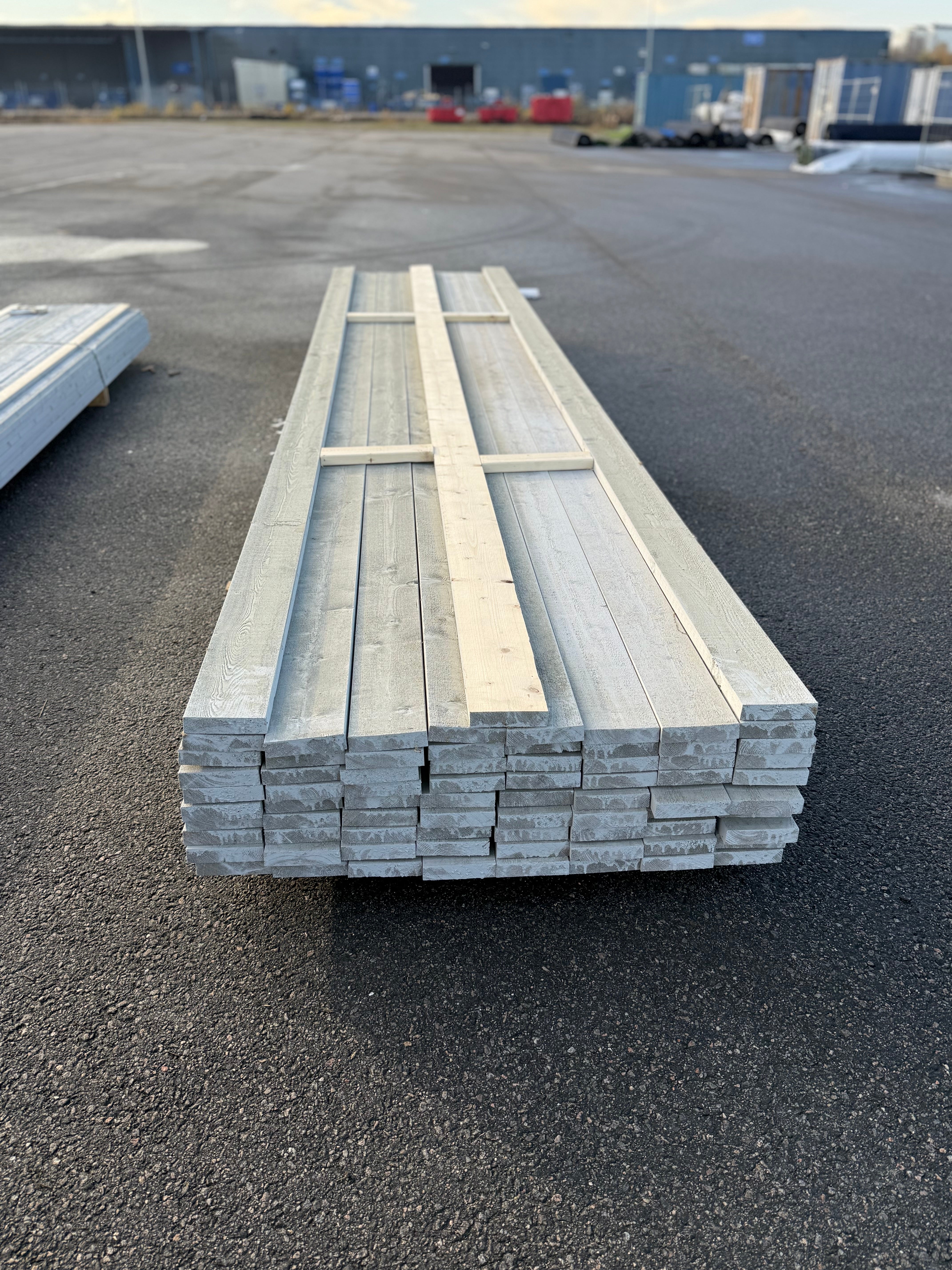 Paket Panel Finsågad 28x120mm – 75 st 4,80 m (Gran, Mellangrå NCS S3000-N)