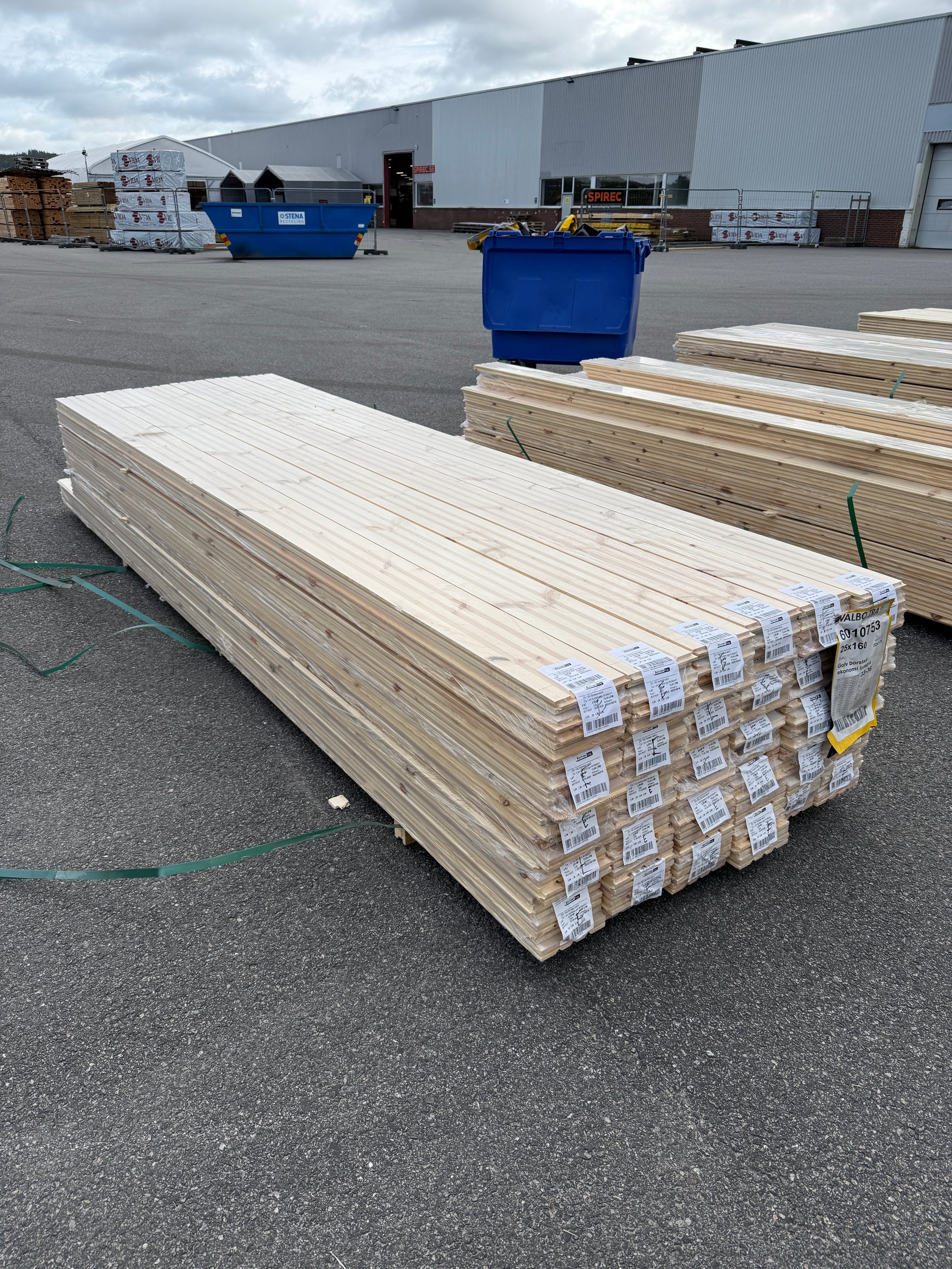 Parti Massivt Furugolv Borstad Ljusgrå Ekonomi 25x160 mm – ca 64,32 m²